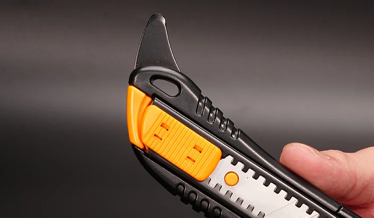 ZY-918 Heavy-duty Custom 18mm Snap off Knife Zinc Alloy Handle Utility Knife Safety Cutter knife For Carton Cutting