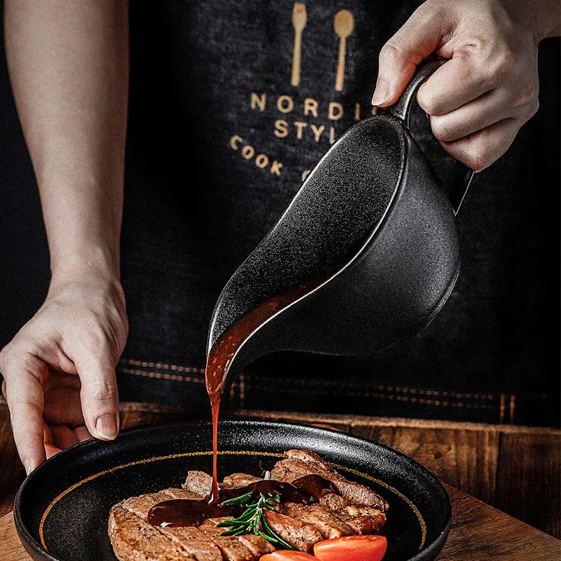 White Porcelain Gravy Boat Ceramic Cast Iron Black Steak Sauce Boat For Restaurant