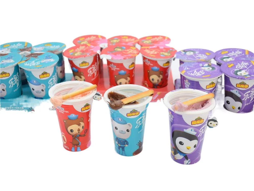 OEM Cookies Chocolate Coated Biscuits Strawberry Cream Mini Lady Finger Biscuits Custom Chocolate Wafer Stick Biscuit Snack Cup