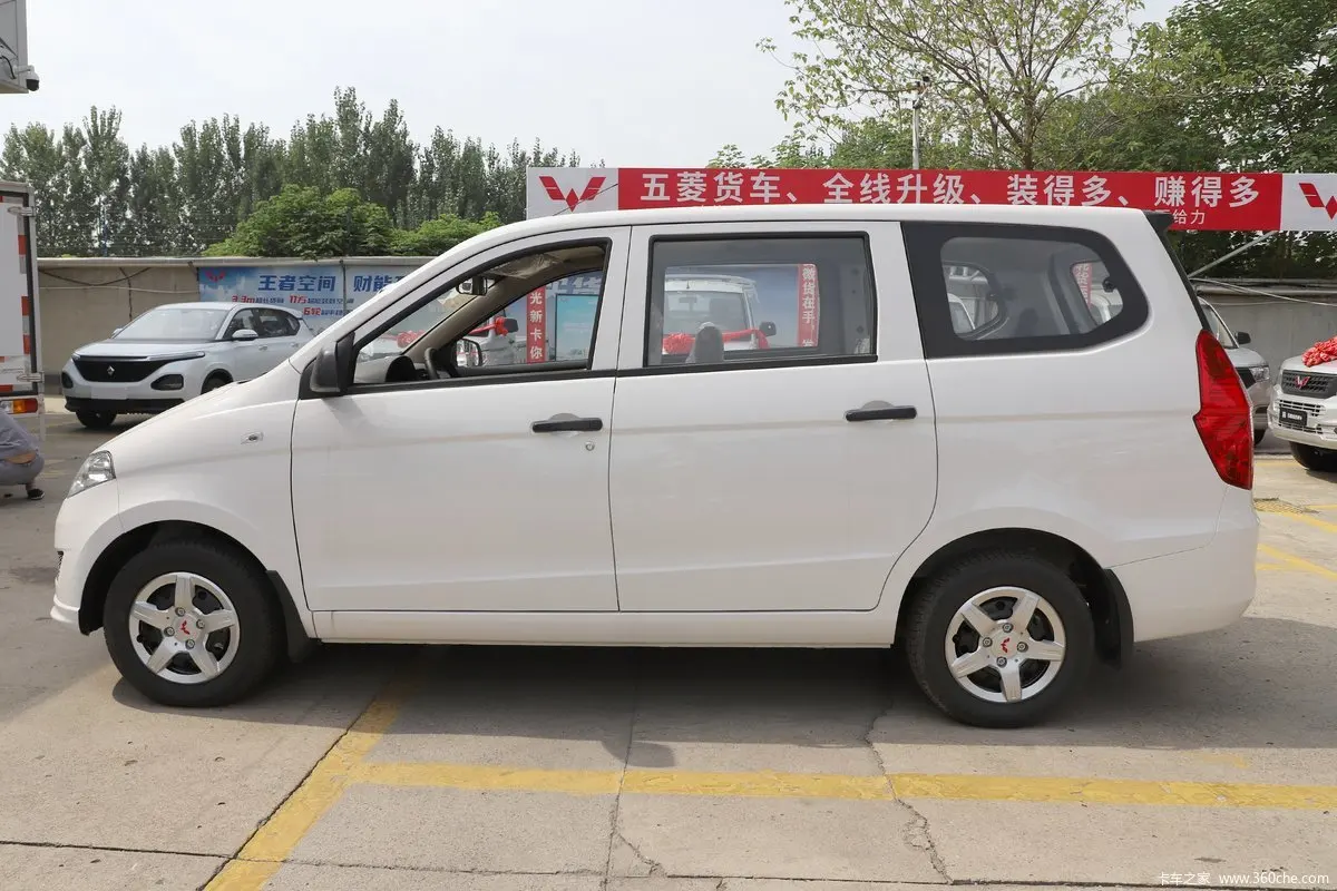 Базовая модель автофургона Saic Wuling Hongguang S 76 л.с. 5/7/8 бензиновый автомобиль 1 2 л недорогой фургон сделано в Китае