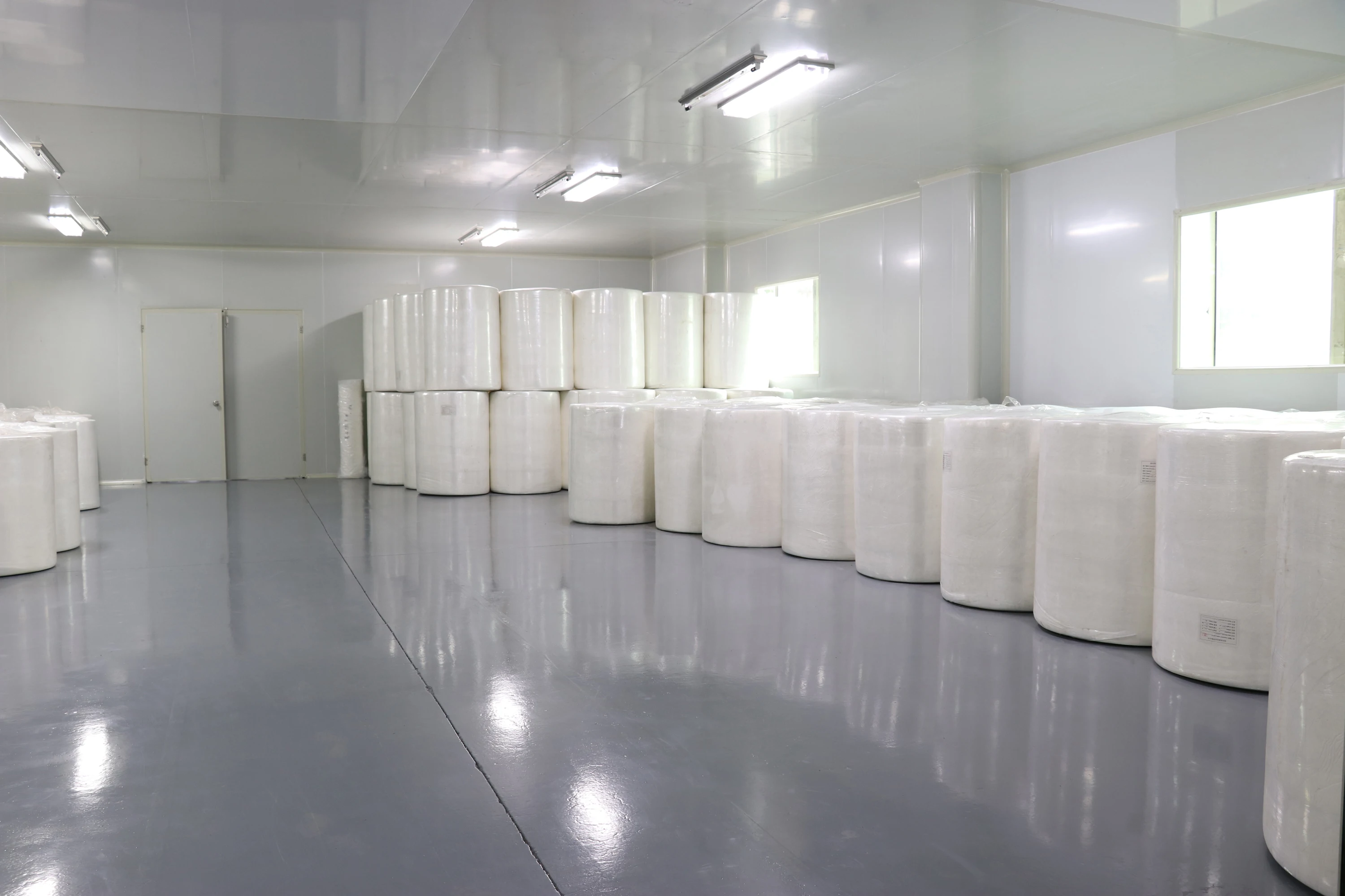 PET Polyester Bamboo and  Wood Pulp 100% Cotton PLA Viscose Rayon 40gsm Spunlace Nonwoven Fabric Roll For Wet Wipes