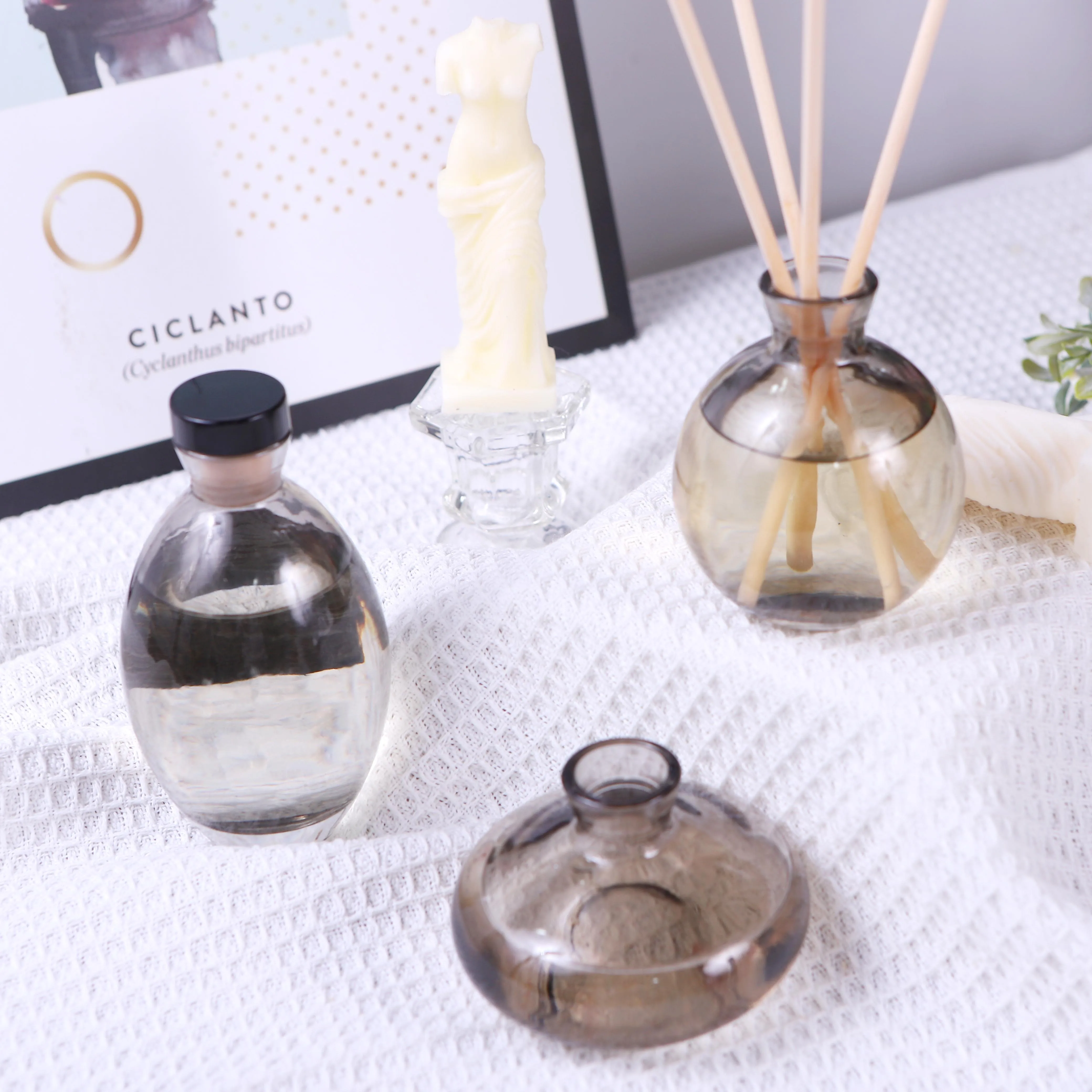 Latest Design Wholesale Glass Perfume Aromatherapy Essential Oil Luxury Private Label Reed Diffuser