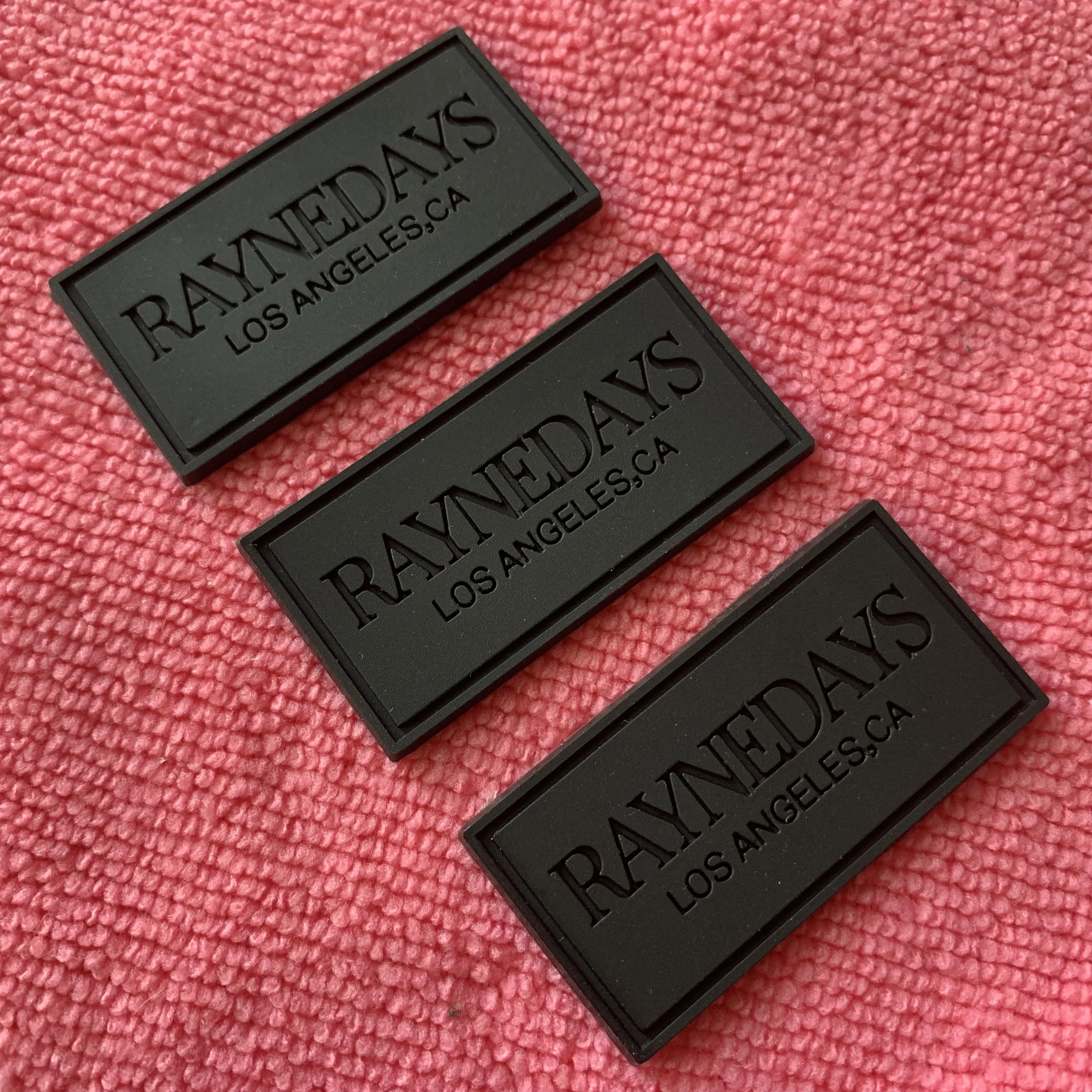 Trademark logo solid black rubber label,eco-friendly embossed logo silicone rubber bag tags
