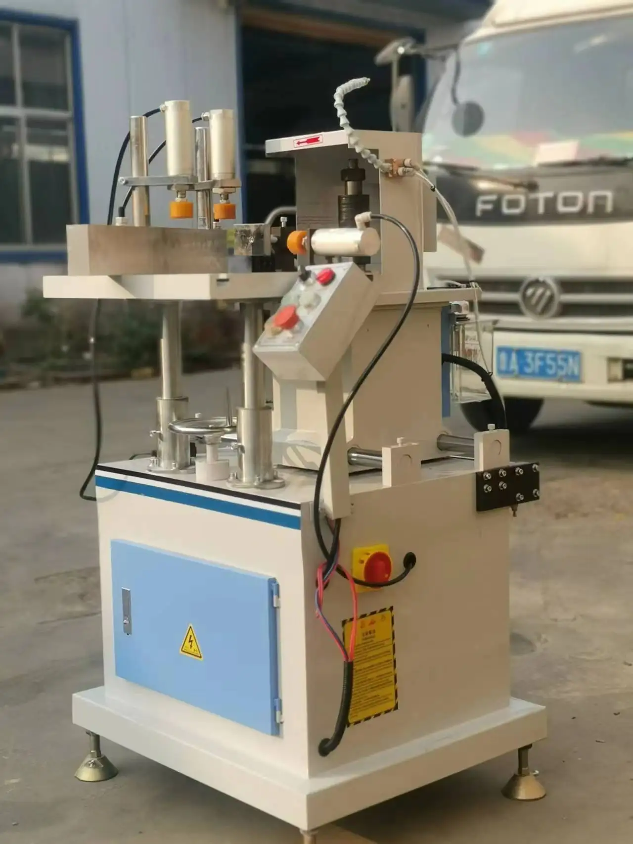 Jinan City Factory Supplier Small Semi Automatic End Milling Machine For Aluminum Profile