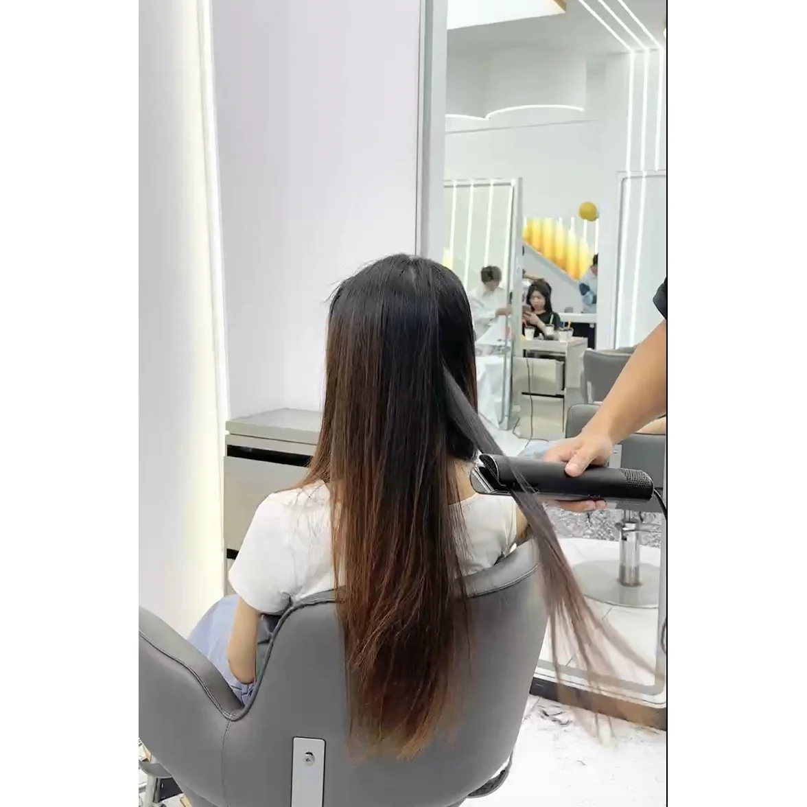 Dual Outlet 3 IN 1 BLDC Motor Plasma Hair Blow Dryer 220V Lightweight 1200w Hair Dryer With Diffuser