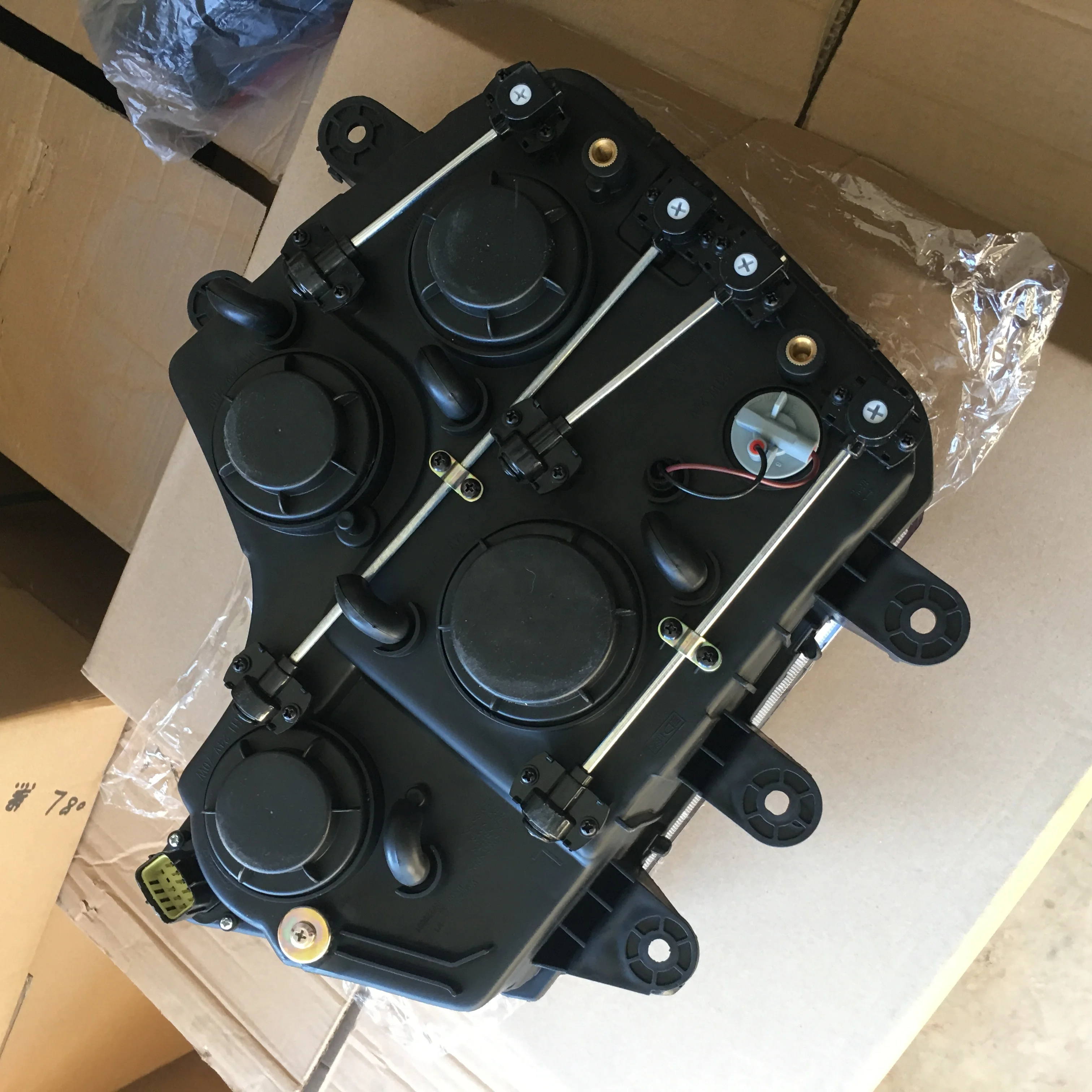 Heavy Truck Headlight WG9925720002 for SINOTRUK HOWO A7