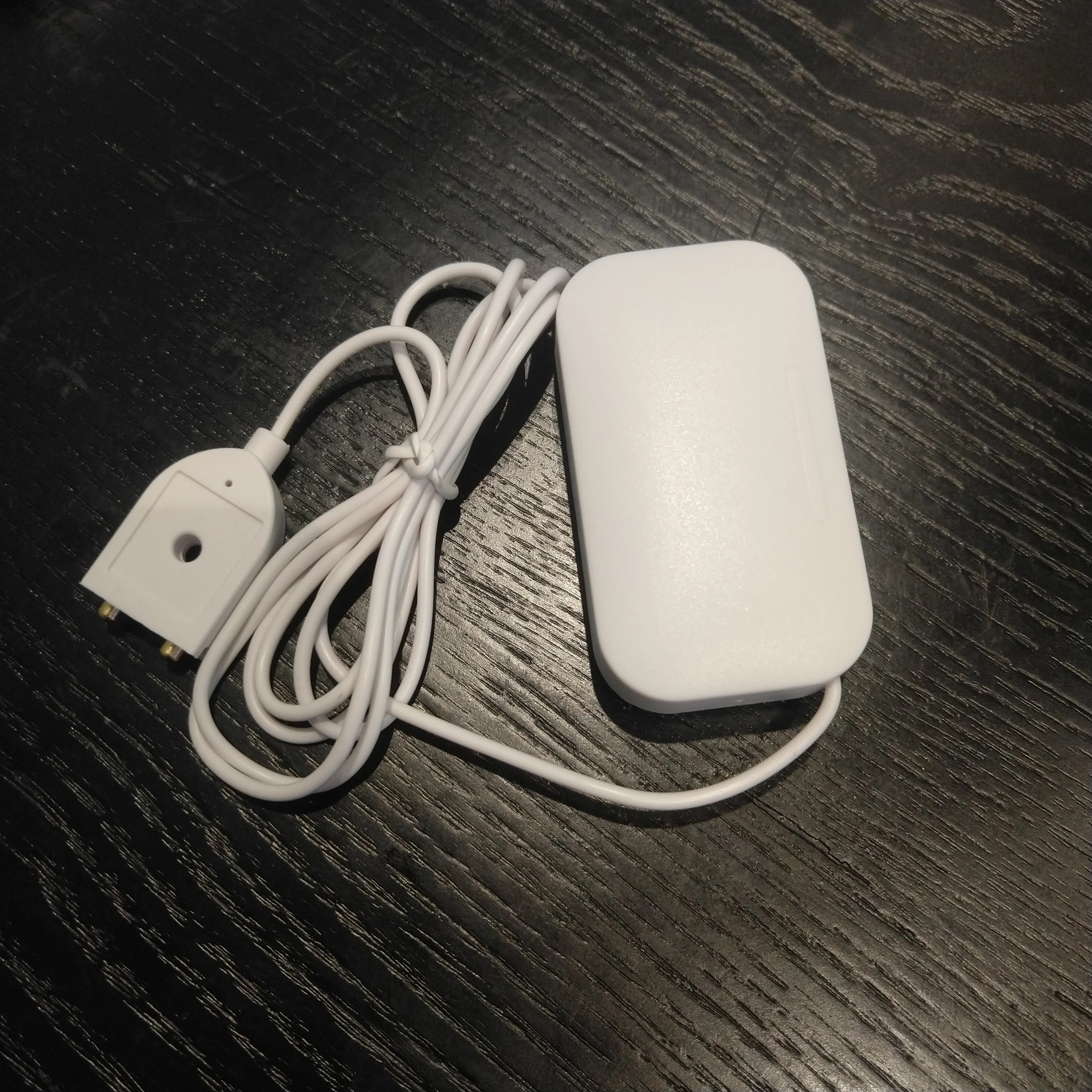 Беспроводной смарт-детектор утечки воды Tuya работает со шлюзом Zigbee 3 0 по заводской цене