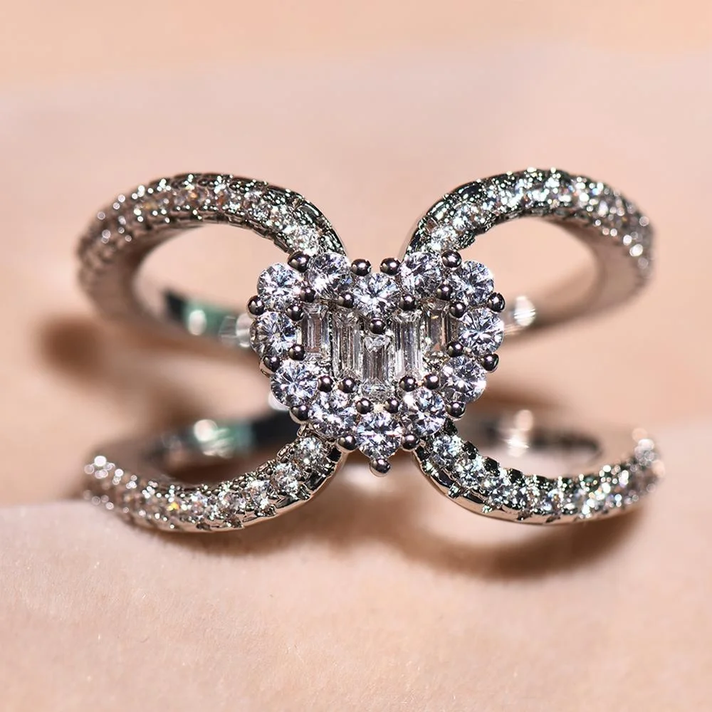 
Fashion Platinum White Diamond Heart-shaped Inlaid Zircon Ring 