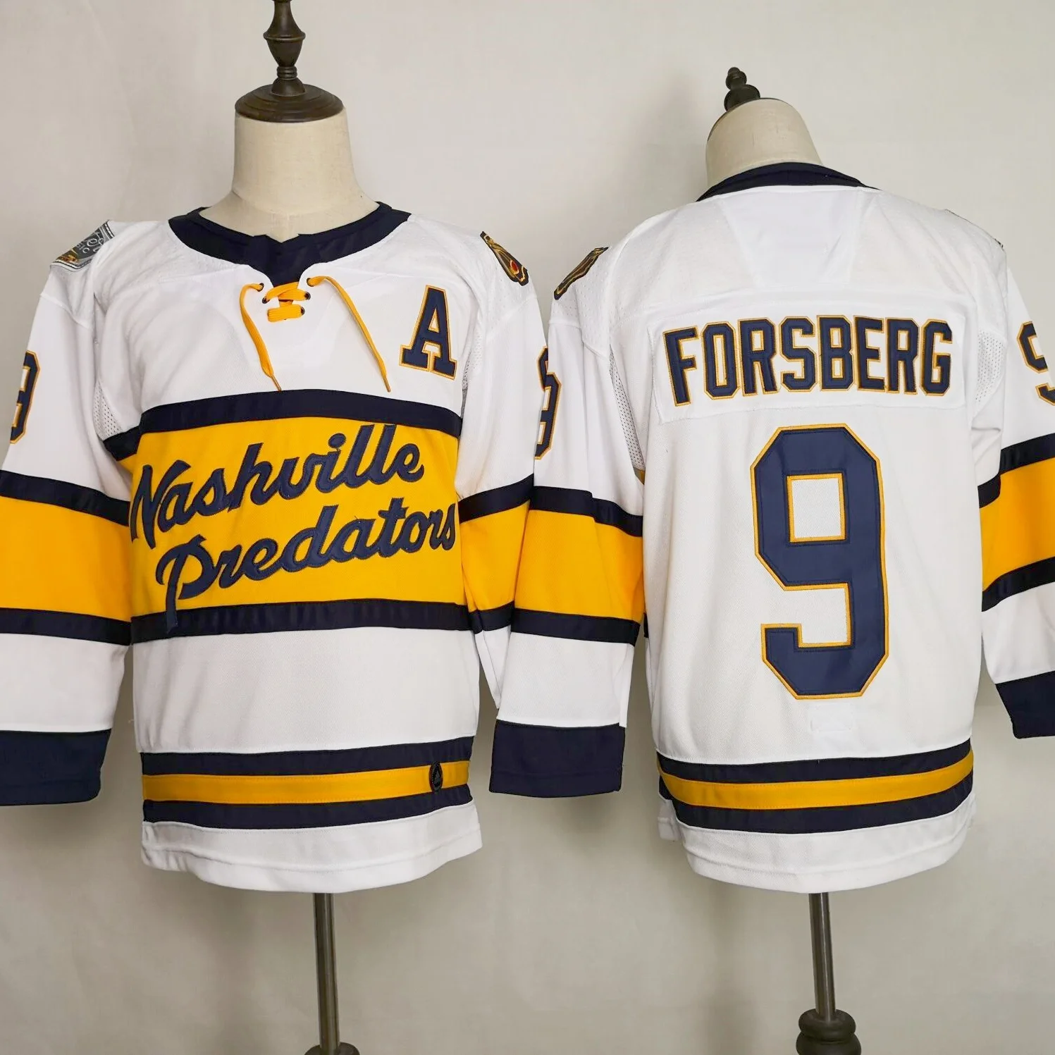 NHLing Nashville Predator ice hockey jersey with customized embroidery design.