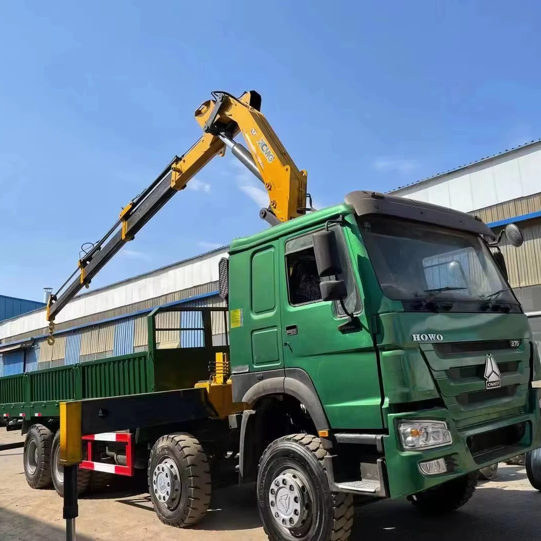 Sinotruck Howo 371hp Euro2/3 8X4 12-Wheeler RHD/LHD Heavy Truck Good Price Used Crane Truck Diesel Fuel Truck Cranes