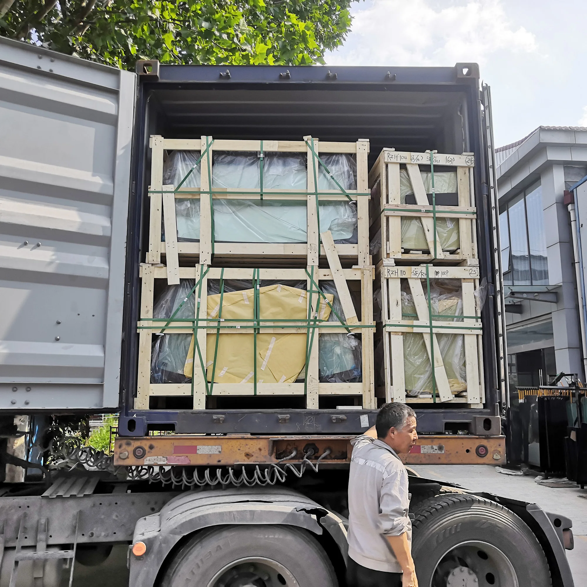 The Model is Y630  Truck Windshield Glass  Manufacturer From China