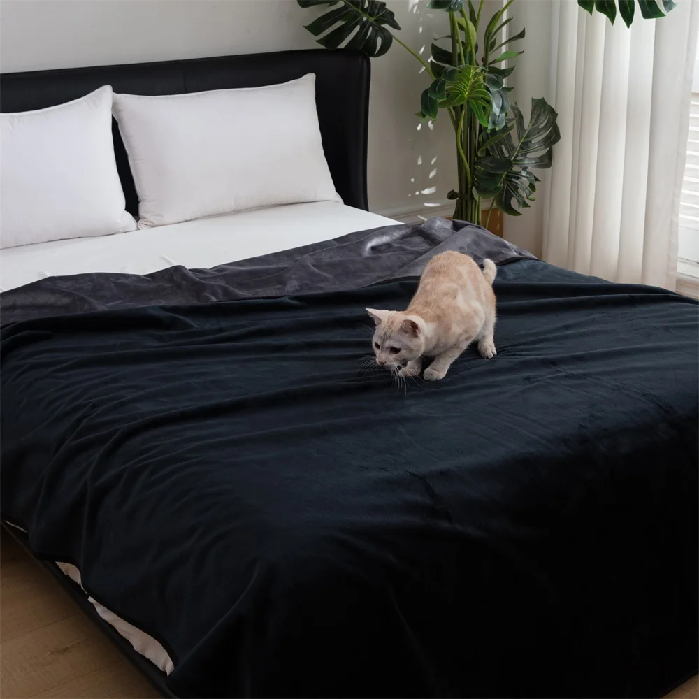 Soft Reversible Pet Blanket Velvet Fleece Warm Plush Washable Waterproof Dog Blanket