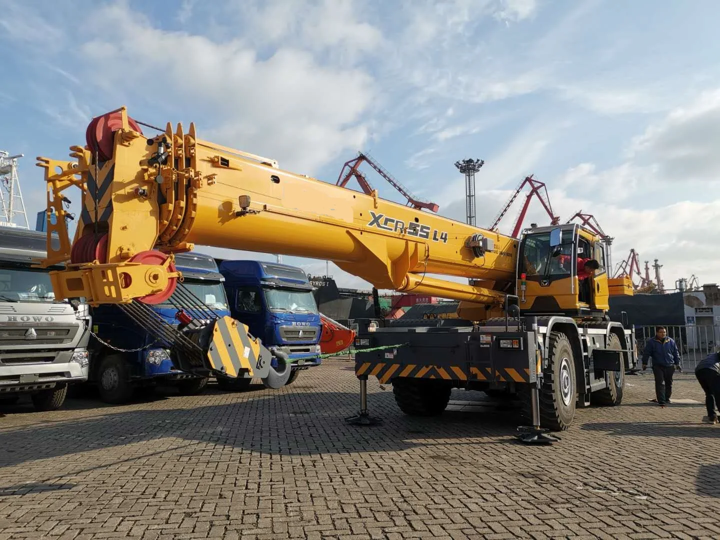 XCMG Brand Rough Terrain Crane XCR55L4 50 ton Mobile Crane For Sale