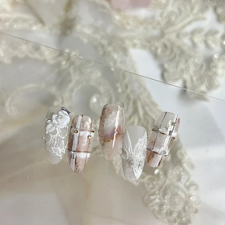 French Almond Coffin Design Short Artificial Fingernails High Quality Red ABS Press-On Nail Art Gold Glitter Star Pattern