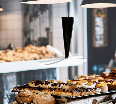 BSCI Audit Black Fly Fan for Tables USB Rechargeable Battery with Hooker Spraying Paint on surface Outdoor Picnic Table Fans