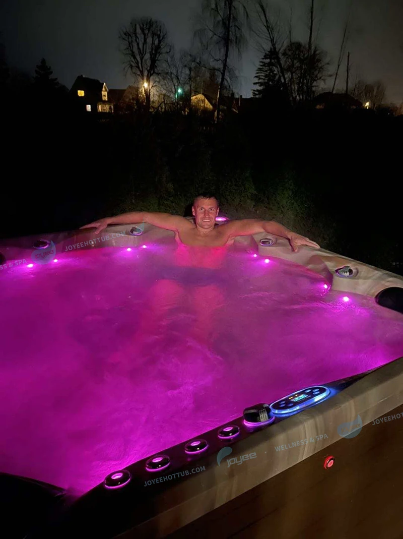 outdoor jacuzzi tub.jpg