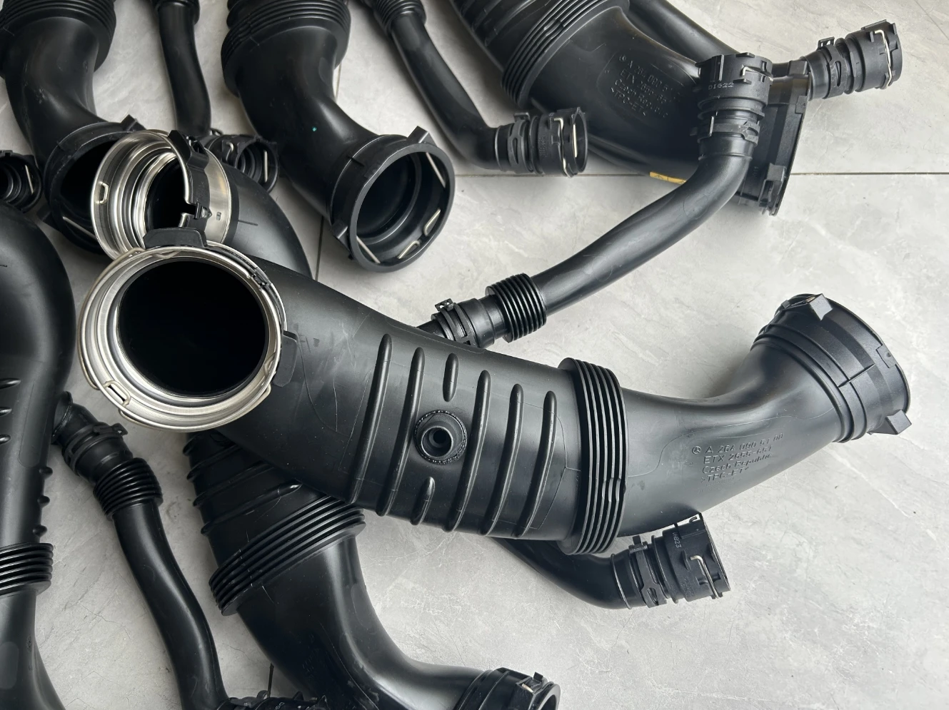 The brand new genuine turbo intake pipe is suitable for the Mercedes M264 engine 2640904800 2640905100 2640900300