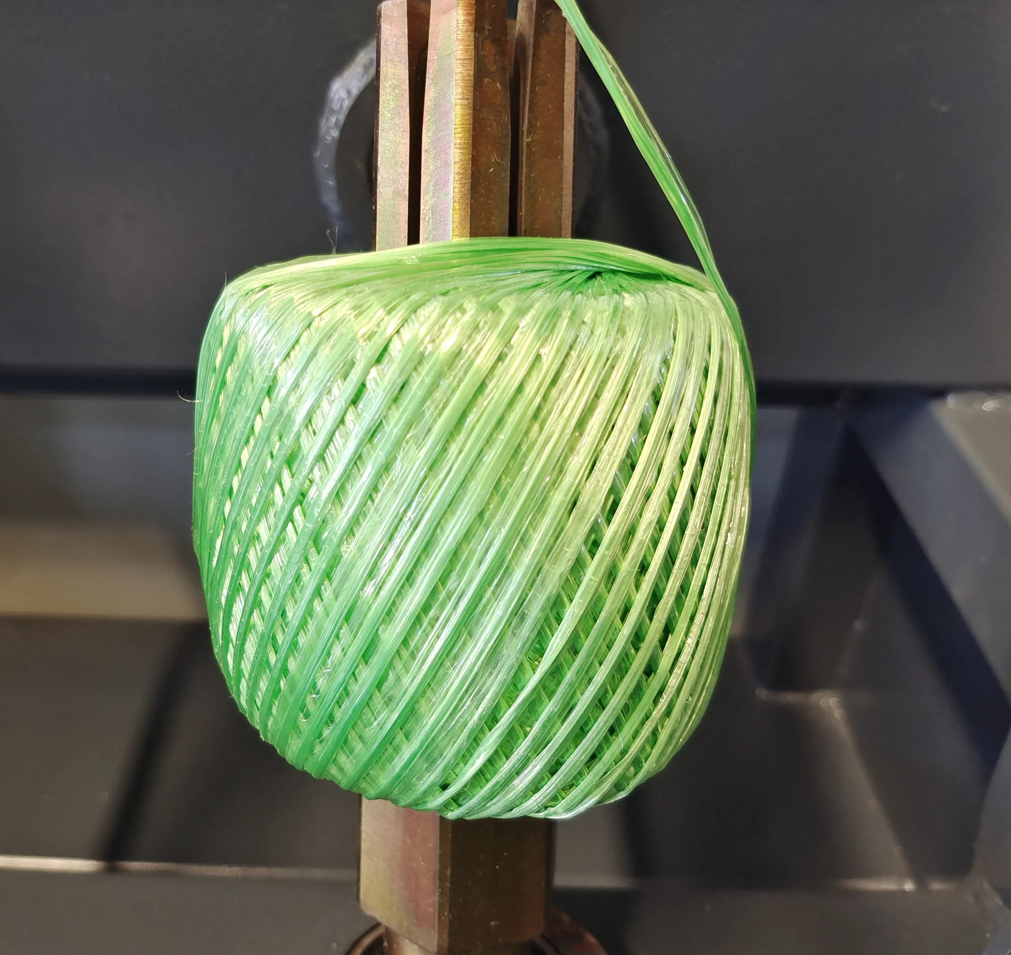 10g-1000g Automatic crochet hand knitting wool ball winder/woolen thread raffia yarn ball rolling making machine