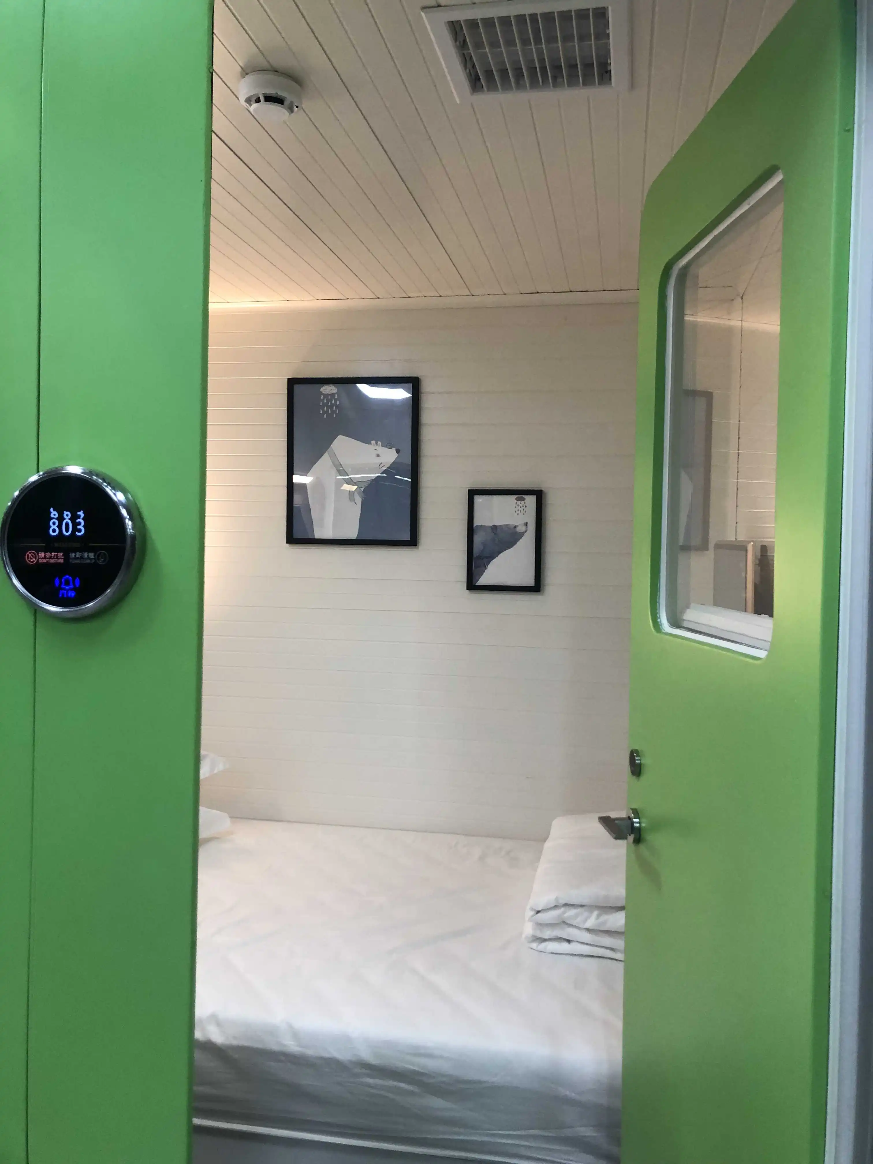 WIMI Factory Supply Wooden Aluminum Space Saving Japan Capsule Hotel Beds Room Hotel Sleeping Pods