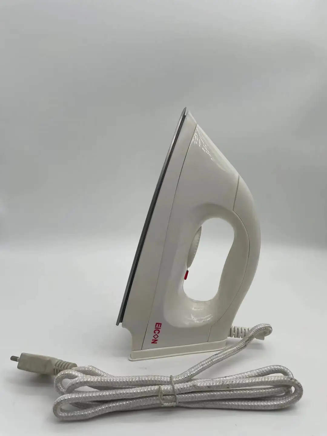 Jiema Electrical Appliance Factory, which has been exporting for 21 years, mainly produces a variety of electric irons