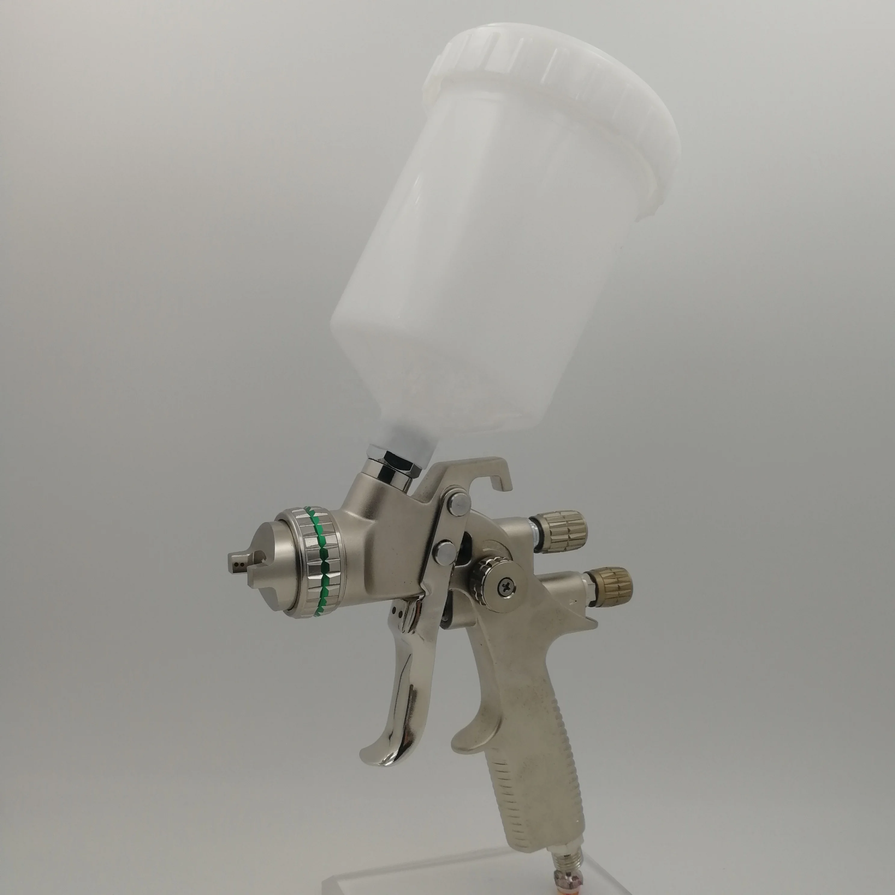 Professional automotive HVLP air spray tool for auto shop