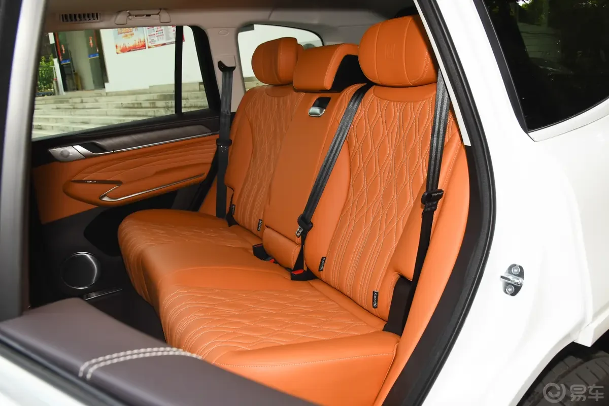 Large SUV Tank 500 Twin turbocharged engine 360 Horsepower 500 torque Aluminum alloy Engine cylinder