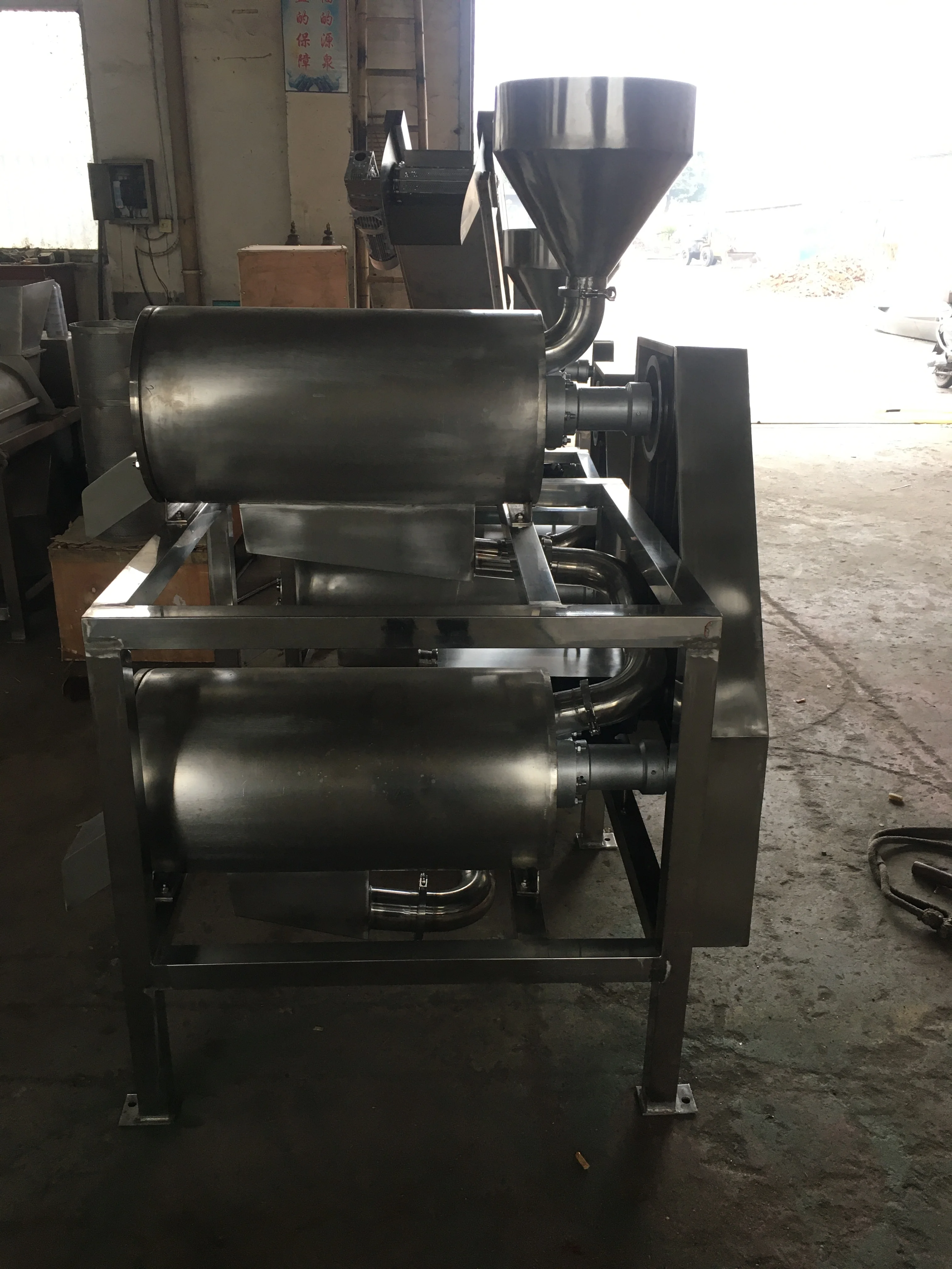 Tomato mango juice pulping seeds extracting fruit pulp juice making machine