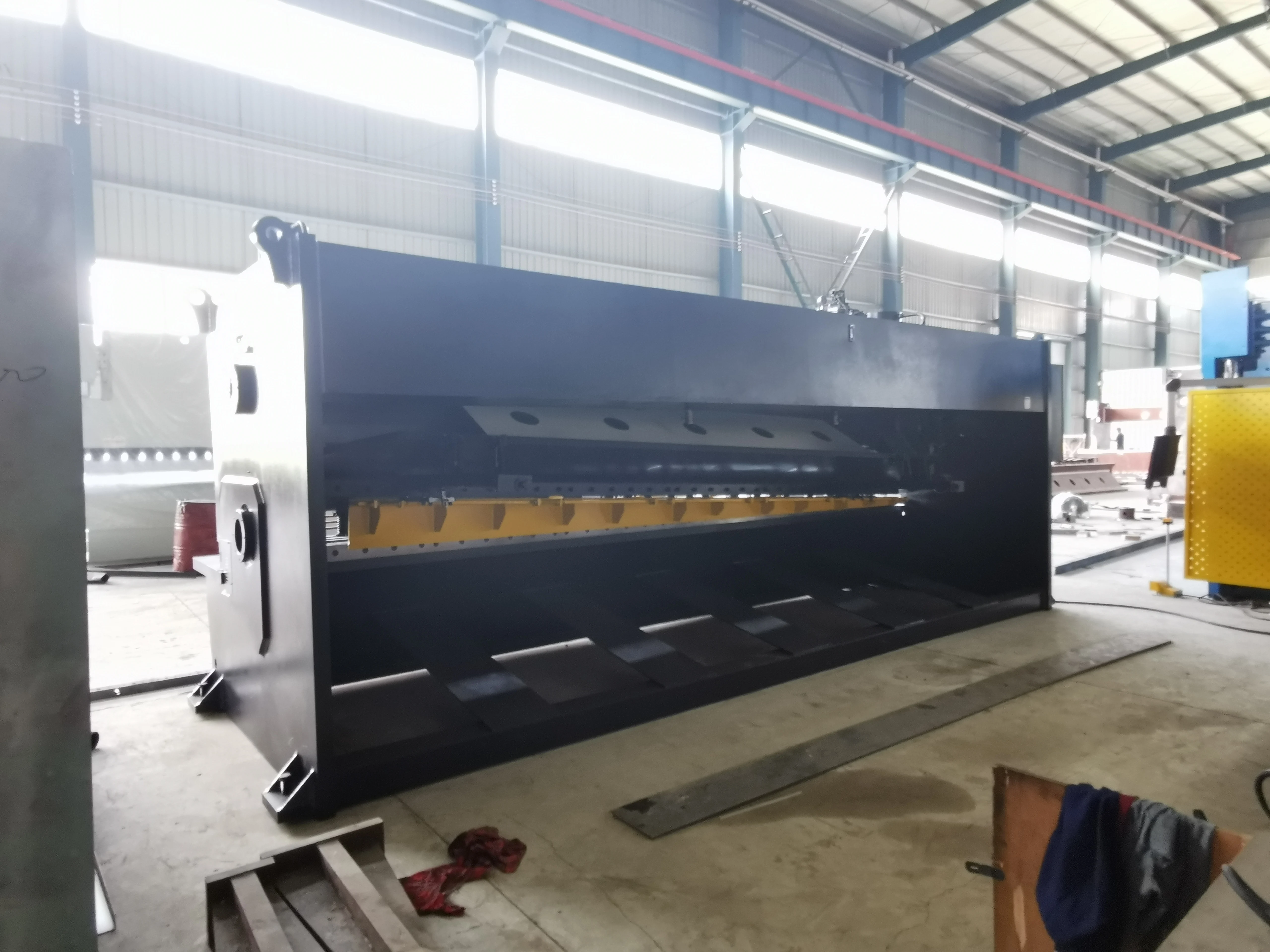 Hydraulic CNC guillotine sheet cutter plate shearing machine price