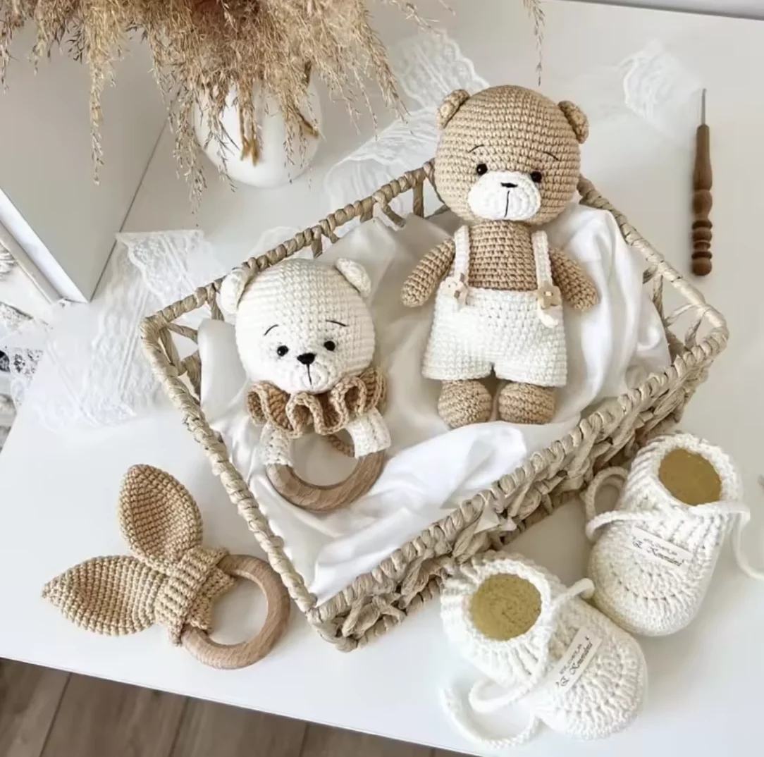 New Arrival 4pcs Amigurumi Kids Gift Crochet Adorable Bear Baptism Teether Shoes Gift Set Knitted Bear For Kids