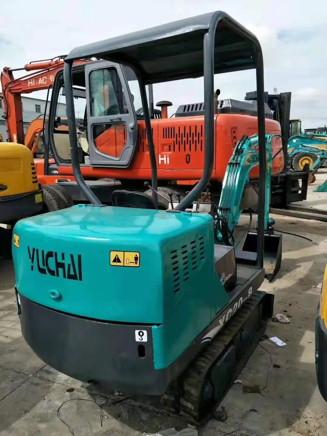 Chinese YUCHAI China mini digger excavators in low price contact BOBBY on WECHAT/WHATSAPP: +86 15618828665