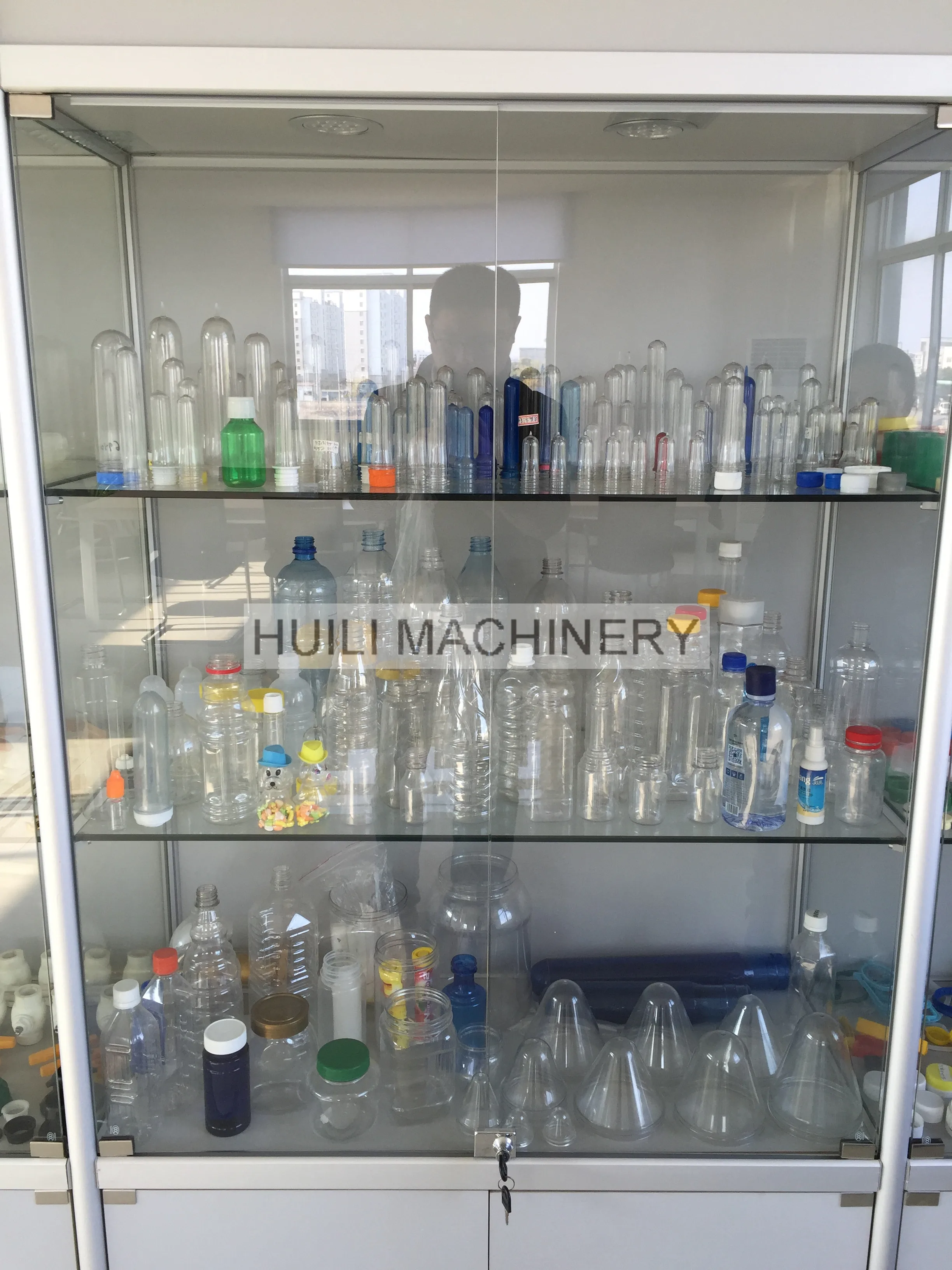 Машина для литья под давлением для изготовления пластиковых стульев/столов