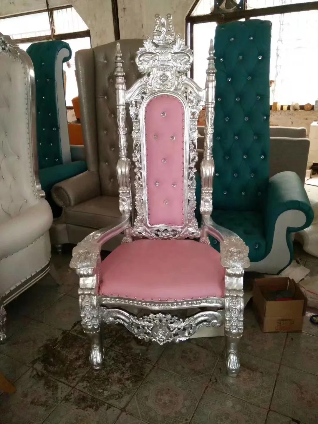 Hot sale Royal gold wooden frame red PU leather throne king chair hotel wedding chairs