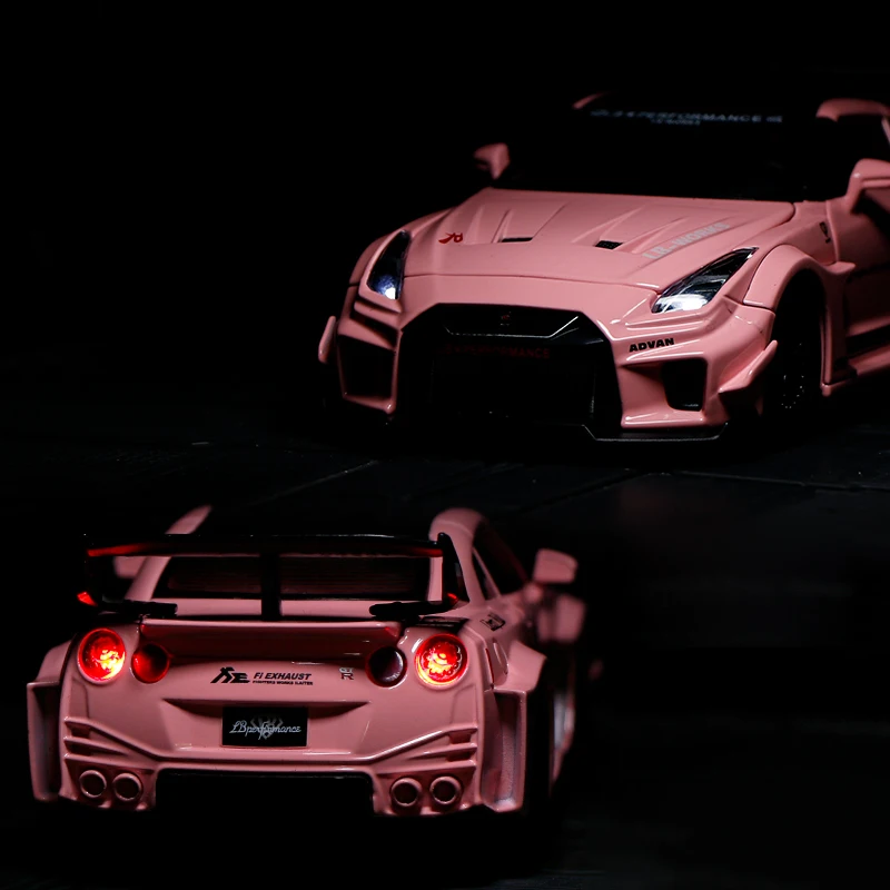 Diecast 1/32 Nisson GTR Alloy car model sound and light pullback doors open GTR metal model car display collection toy