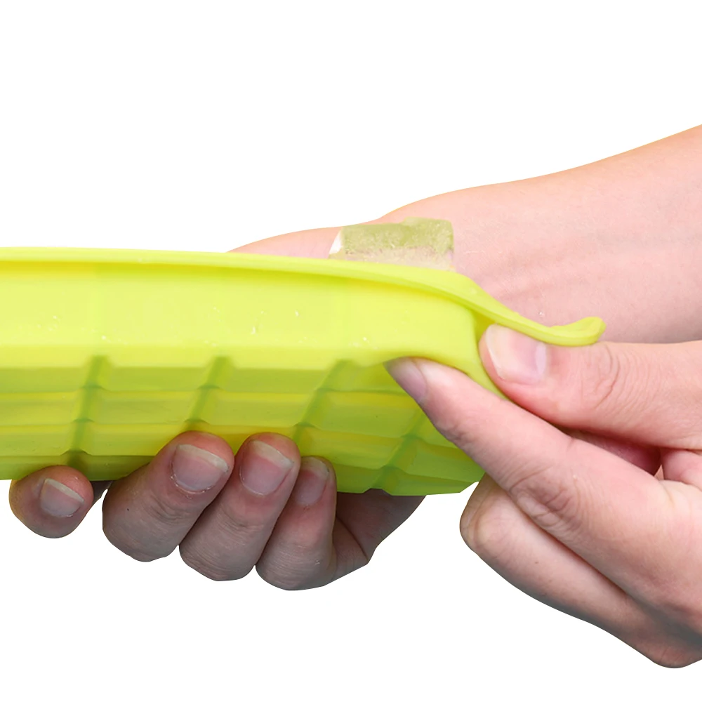 Reusable Silicone Molds Ice Cube Trays with Lids, BPA Free Ice Cube Making Mold