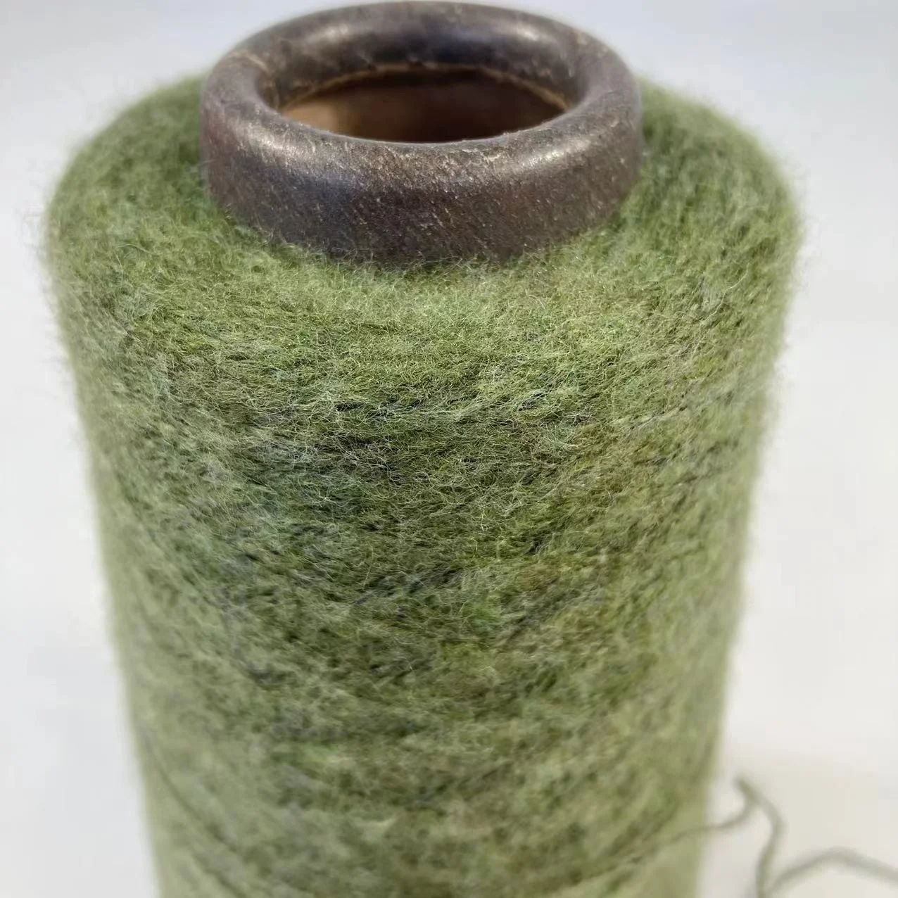 Selling high quality 13NM/1 69%polyester blended 23%Acrylic 6%wool 2%Spandex knitting sweater fancy maple yarn