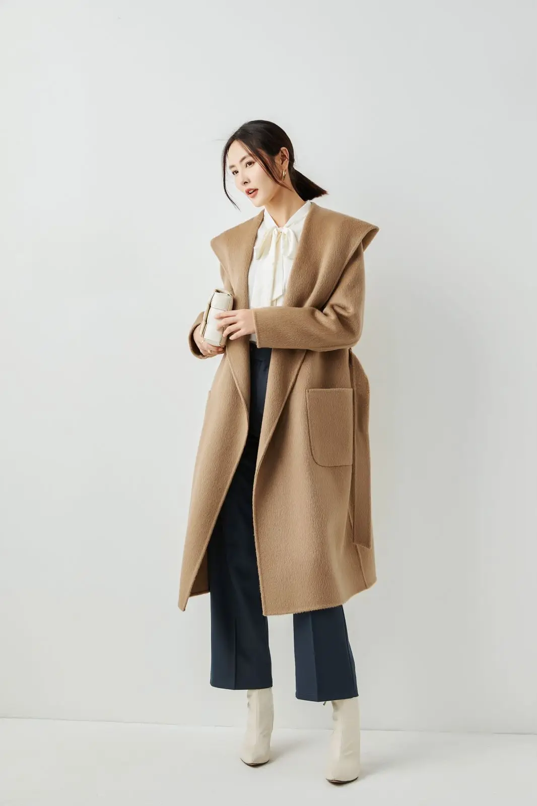 Hot selling comfortable high quality material women winter clothes ladies luxury fashion classic cashmere warmly outwear coat