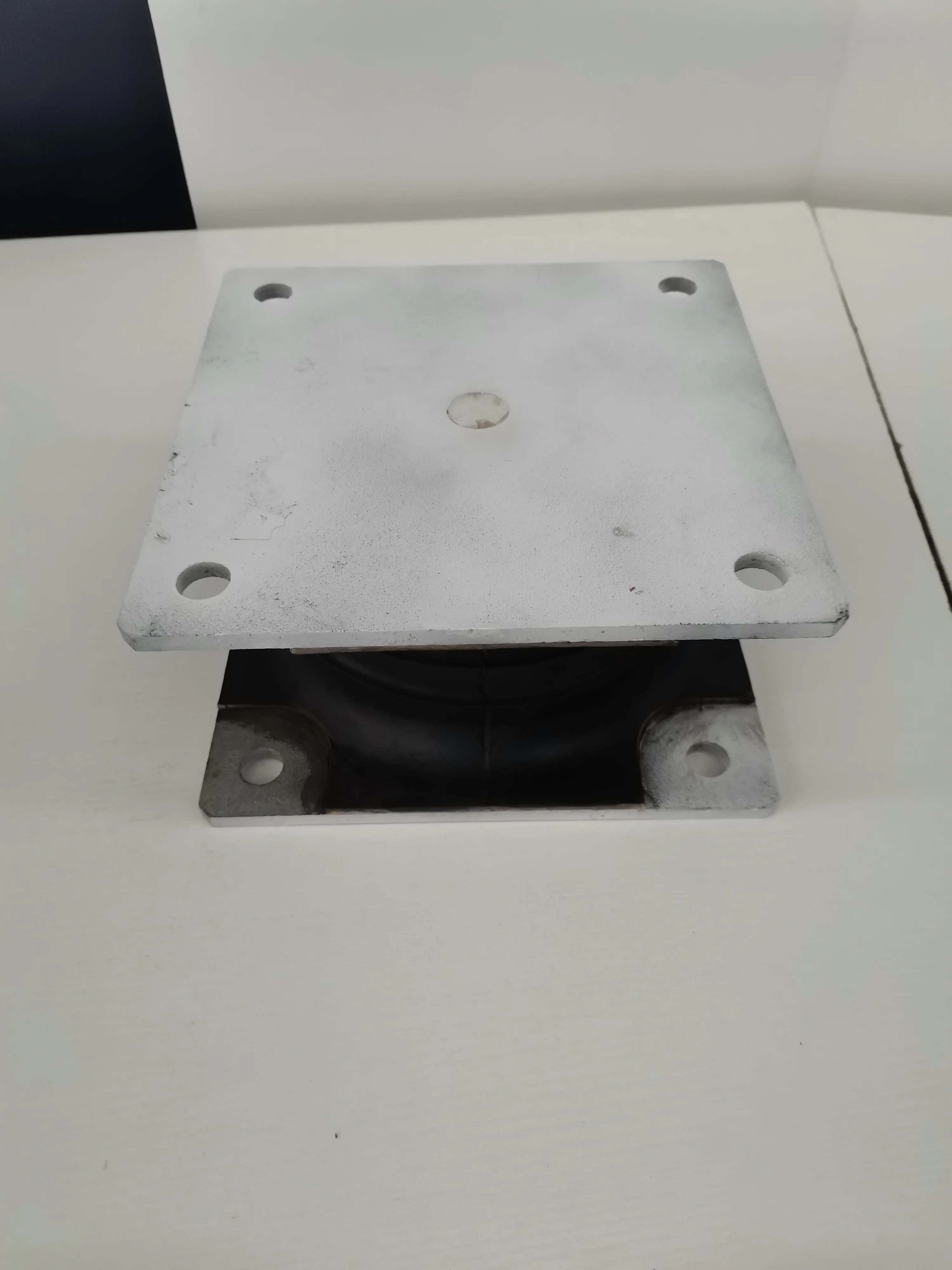 High damping of single and double direction ball basin rubber bearing fixed in bridge concourse building