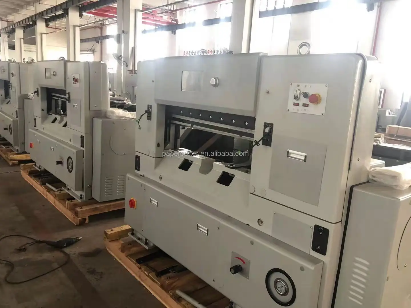 Automatic A4 hydraulic program paper cutting machine guillotine cutting machine paper