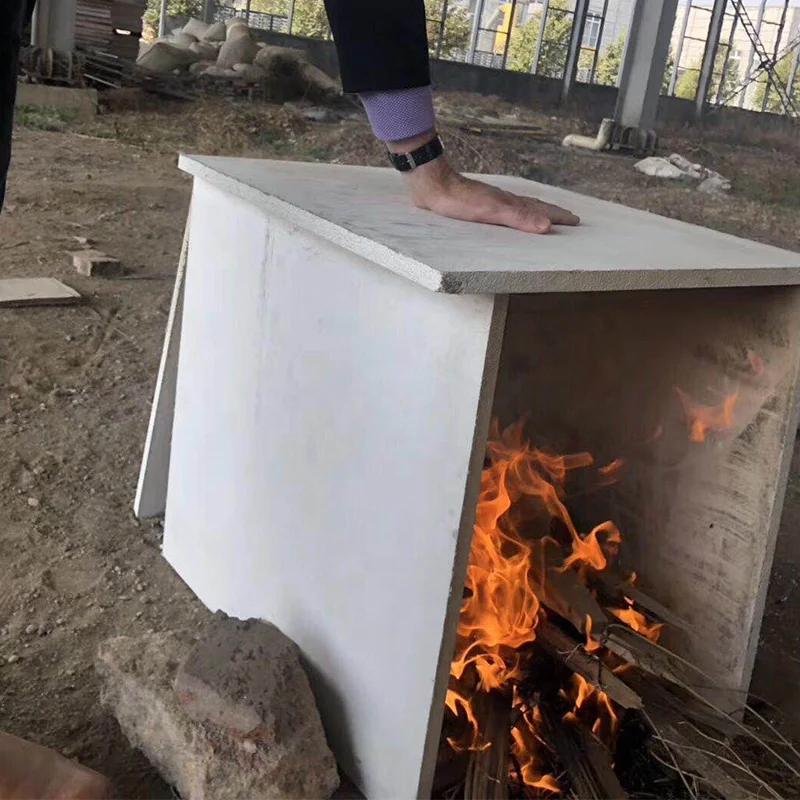 Fireproof and moistureproof magnesium sulphate board