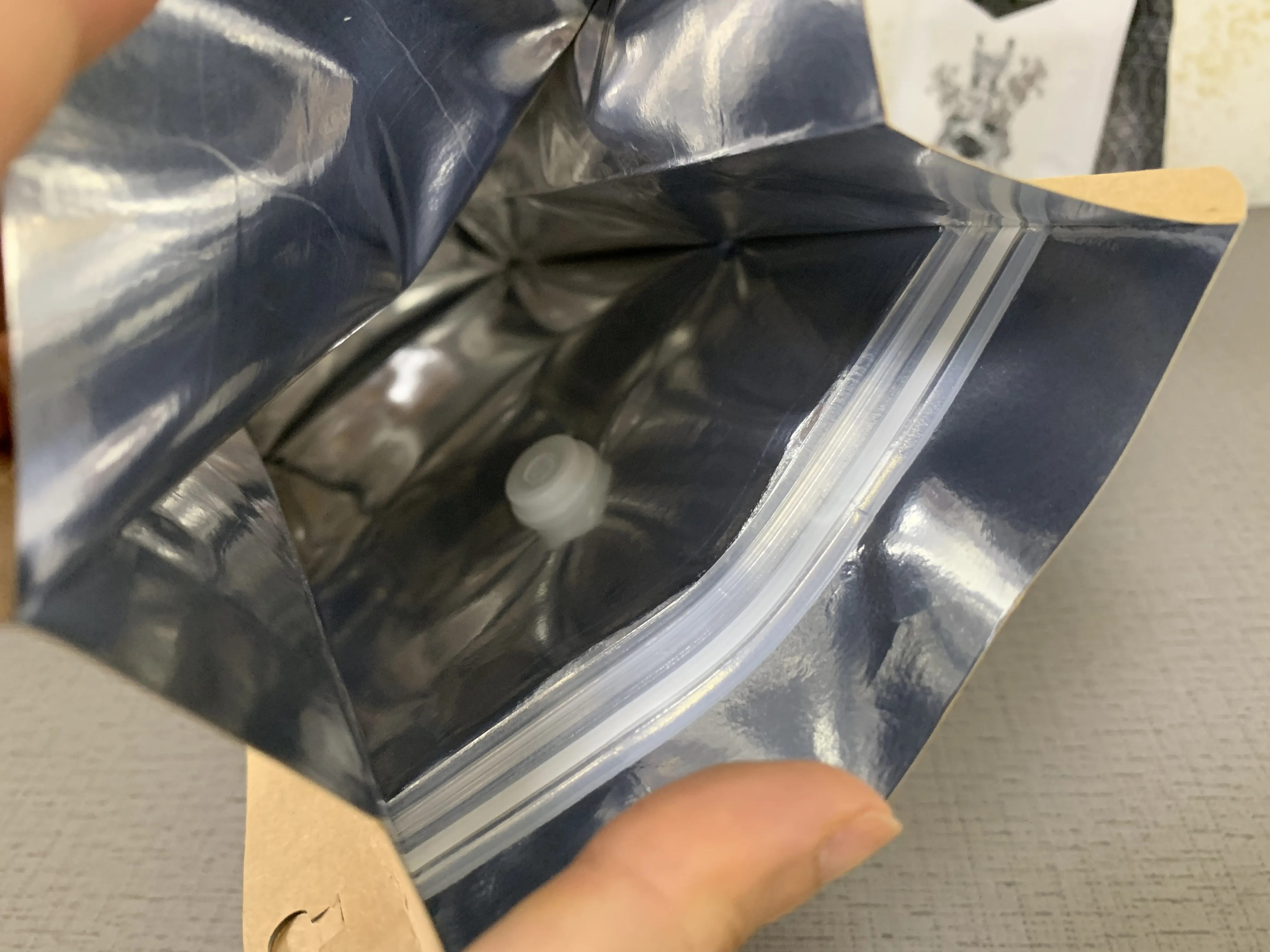 Digital Print LOQ MOQ 250g 500g 1KG matte finished Kraft Paper Packaging Coffee bean Flat Bottom Bags With Valve and Zipper