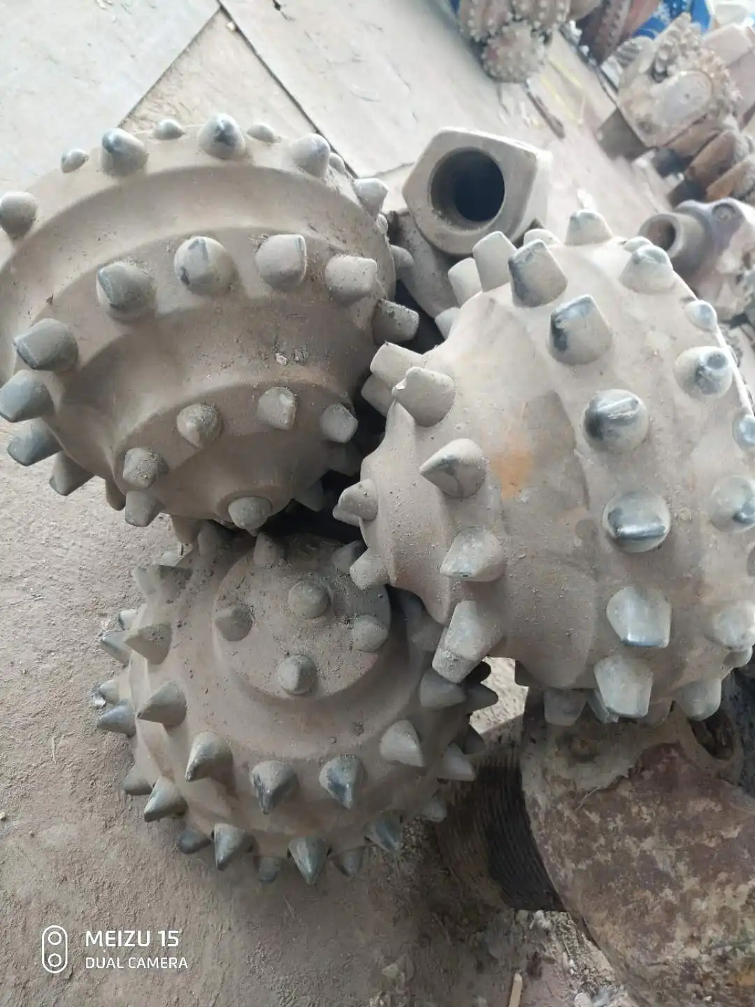 Sell good quality Second hand used oil drill bit sold scrap tricone rock bit drilling bit for sale