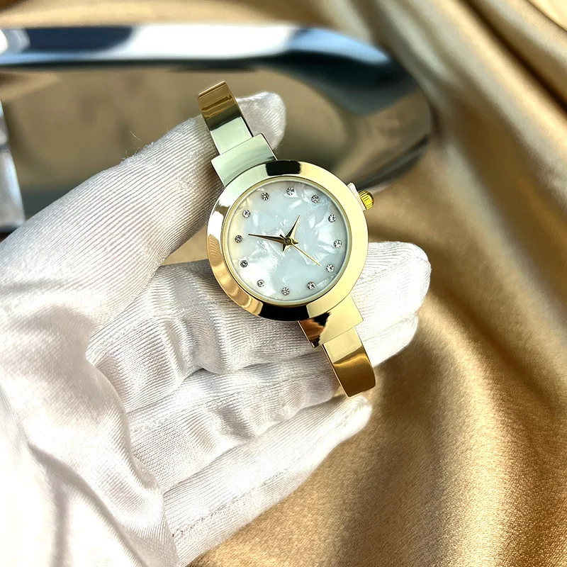 Hot selling mother of pearl dial zinc alloy case and band quartz movement fashion design for lady gold bangle watches women