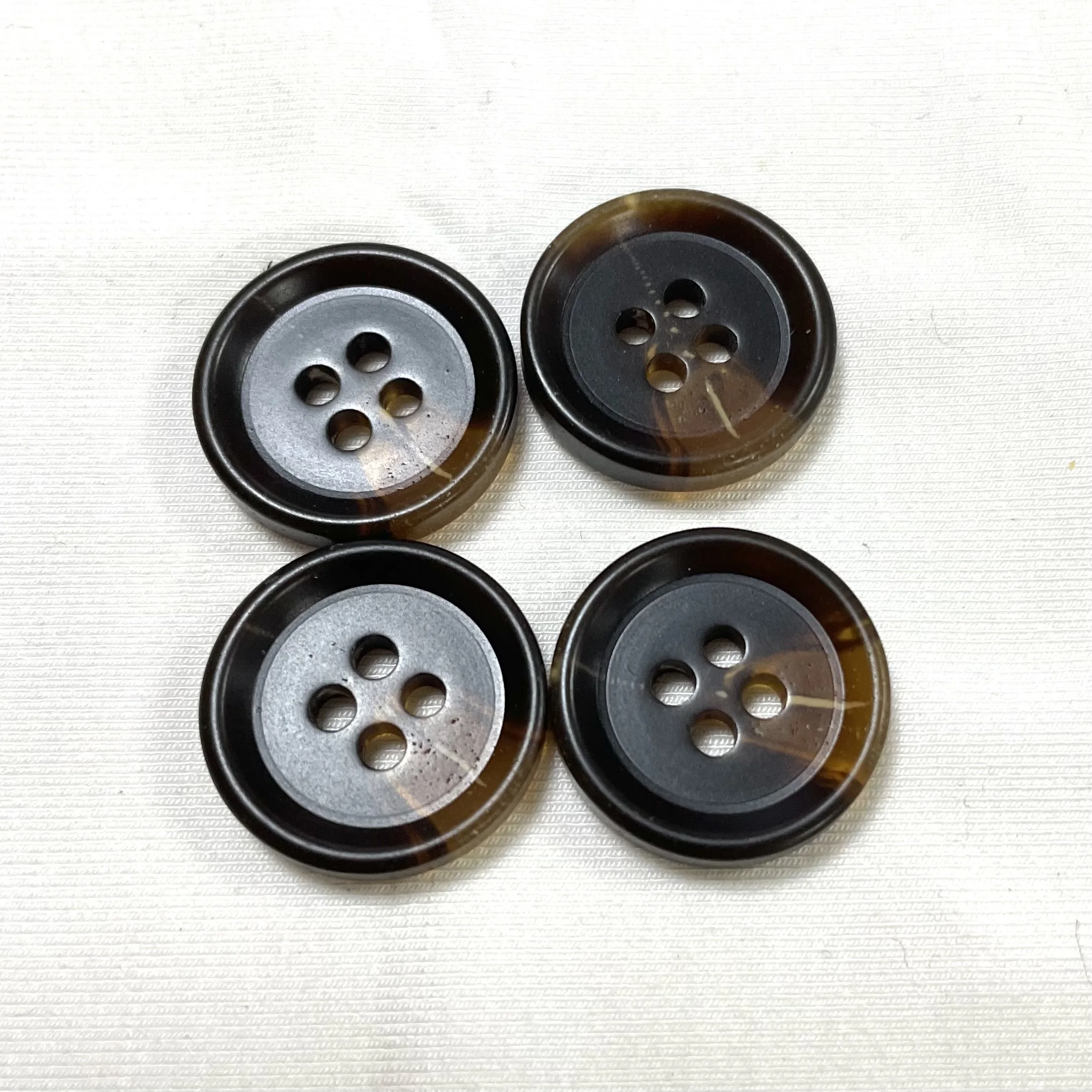 Factory Wholesale Custom Logo Fashionable 4 Holes Resin Button For Clothing