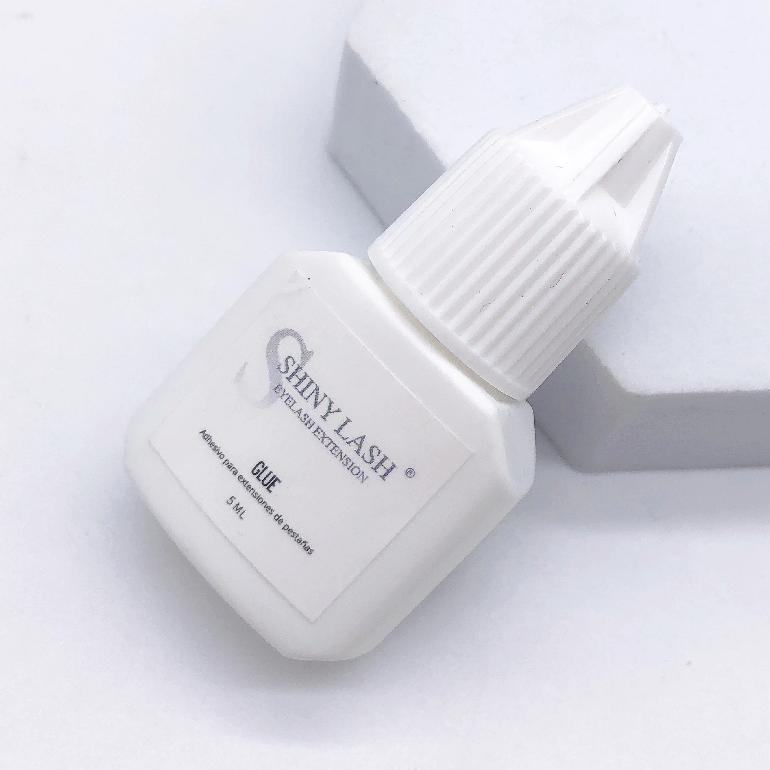 5ml Wholesale Professional Waterproof Lash Extensions Glue 0.5s Fast Drying Eyelash Extension Adhesive Custom Viscosity Free