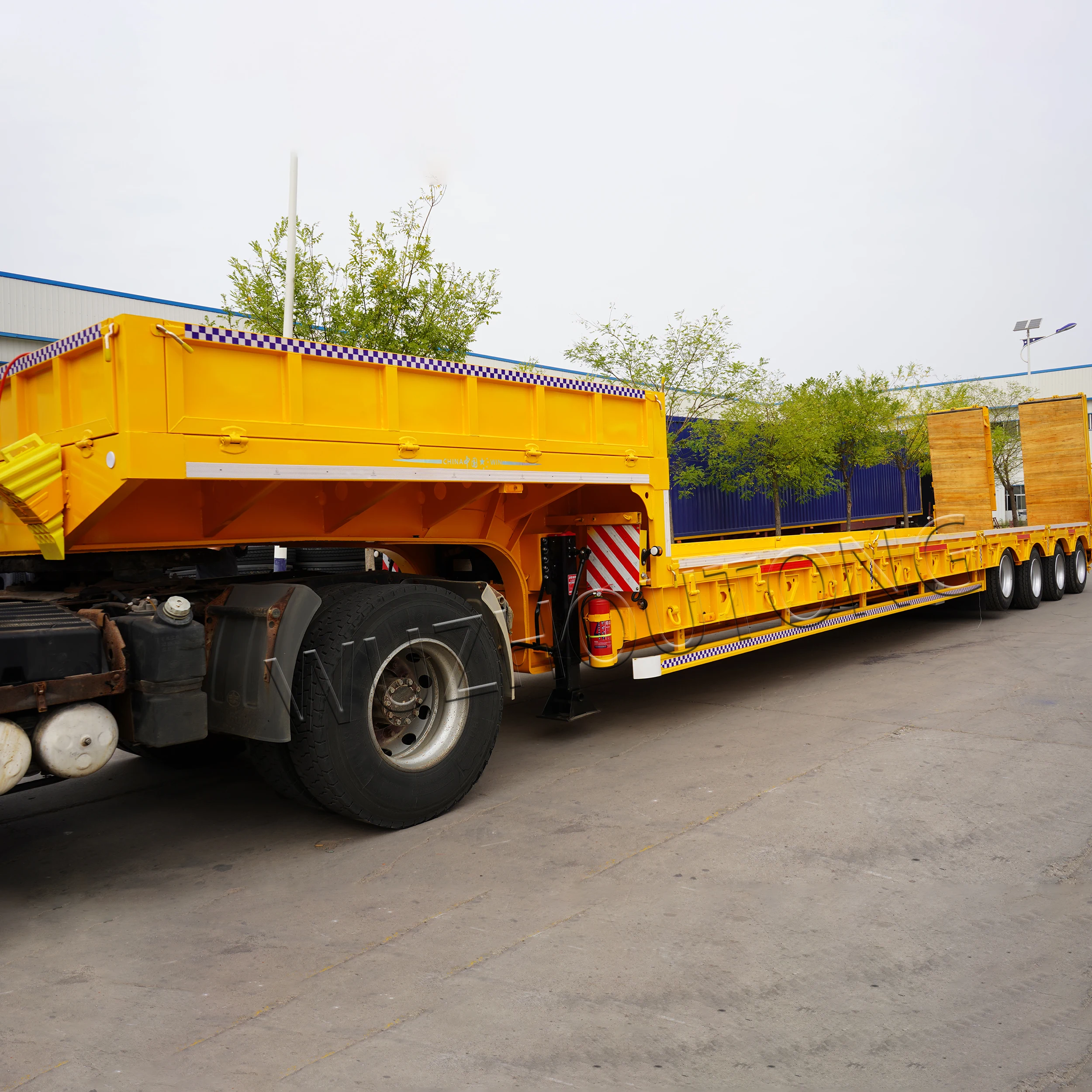 China 40ft 3 4 Axle Gooseneck Truck Car Carrier Transport lowbed Trailer Low Bed Semi Trailer for Sale
