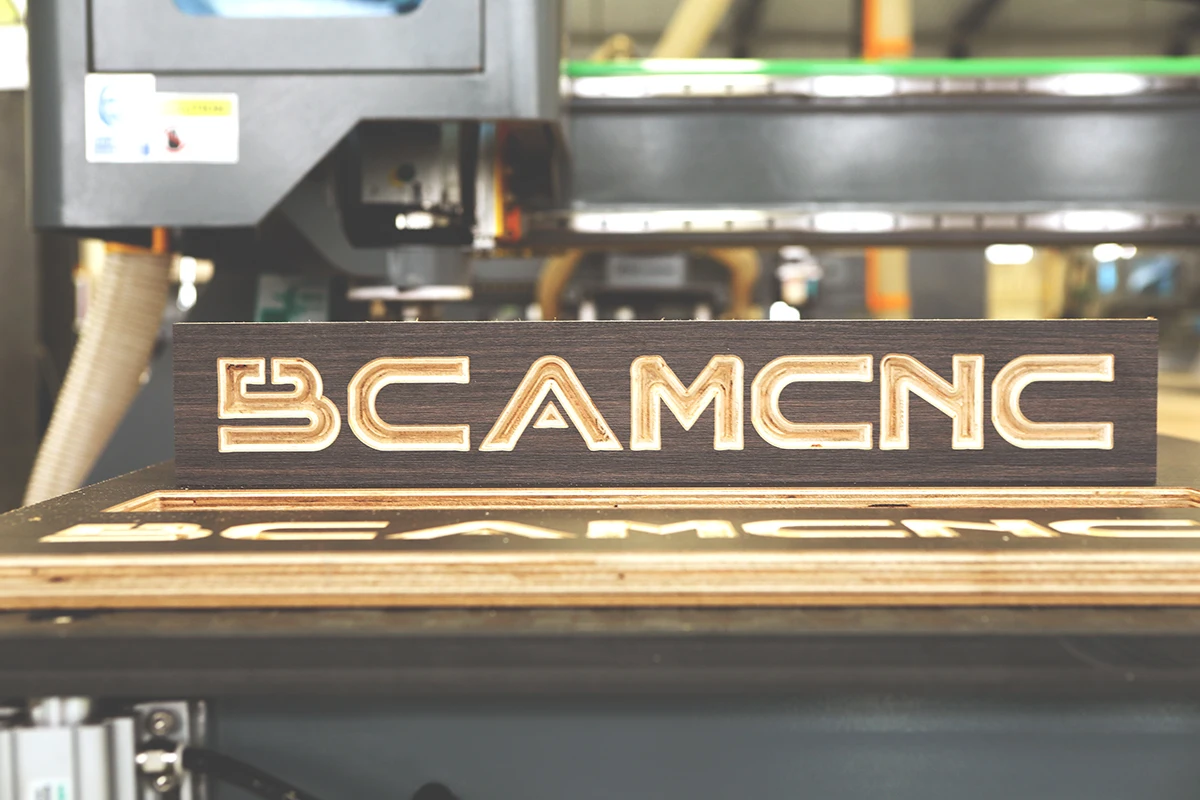 Бкамкнк 4 оси CNC фрезерный станок с автоматической заменой инструмента для