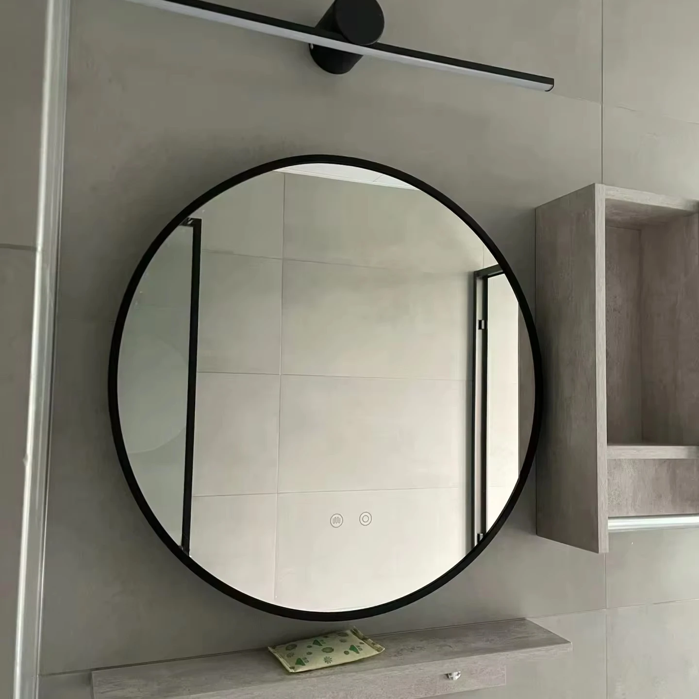 Factory Direct Supply Modern Large Circle  Decorative Make-up Cosmetic  Mirror For Bathroom Wall