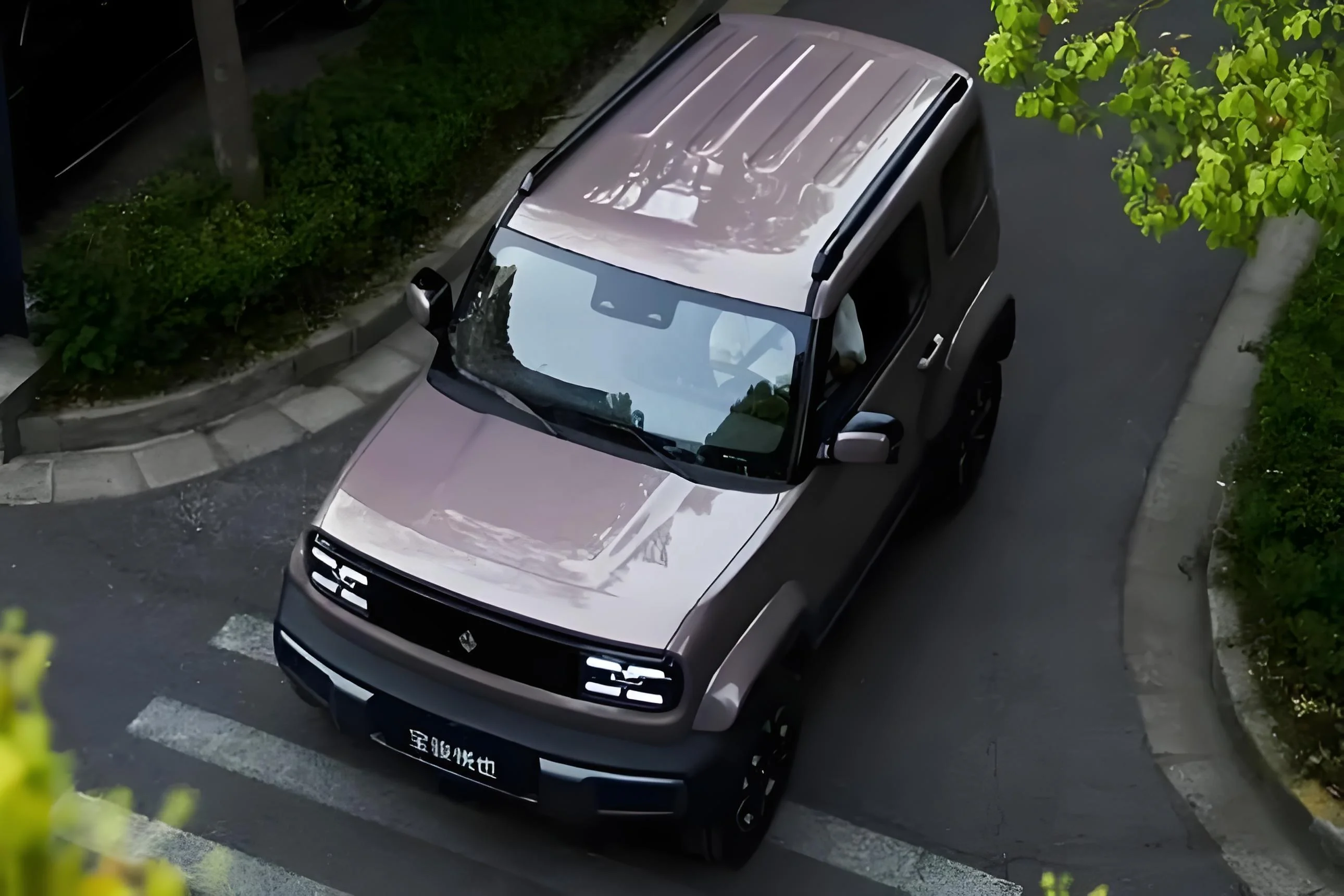 Brand new Chinese cheap electric car mini SUV Wuling Baojun yep yueye Range 303 Km Electric Vehicles