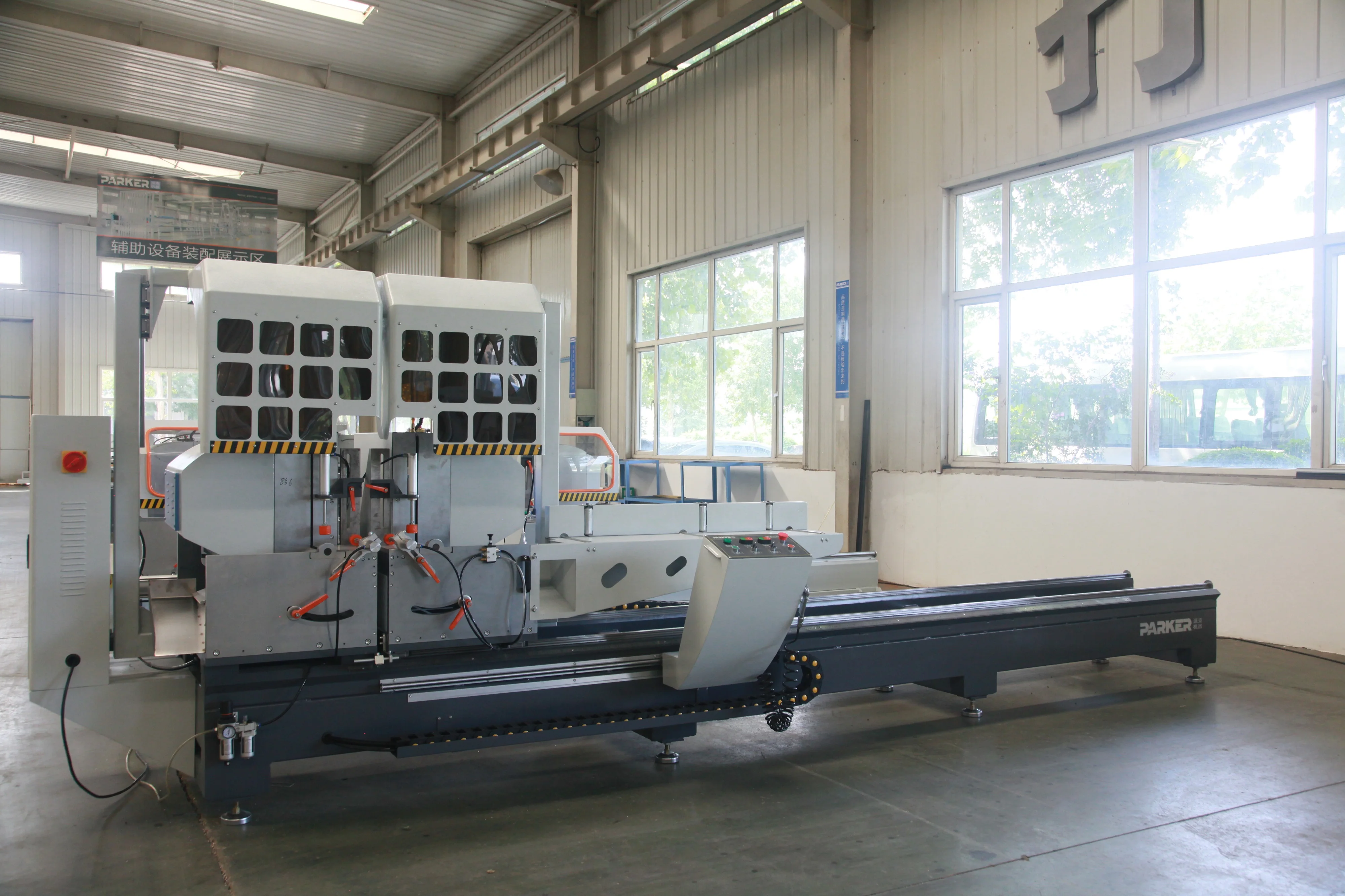 Double head cutting saw for aluminum profile cutting use