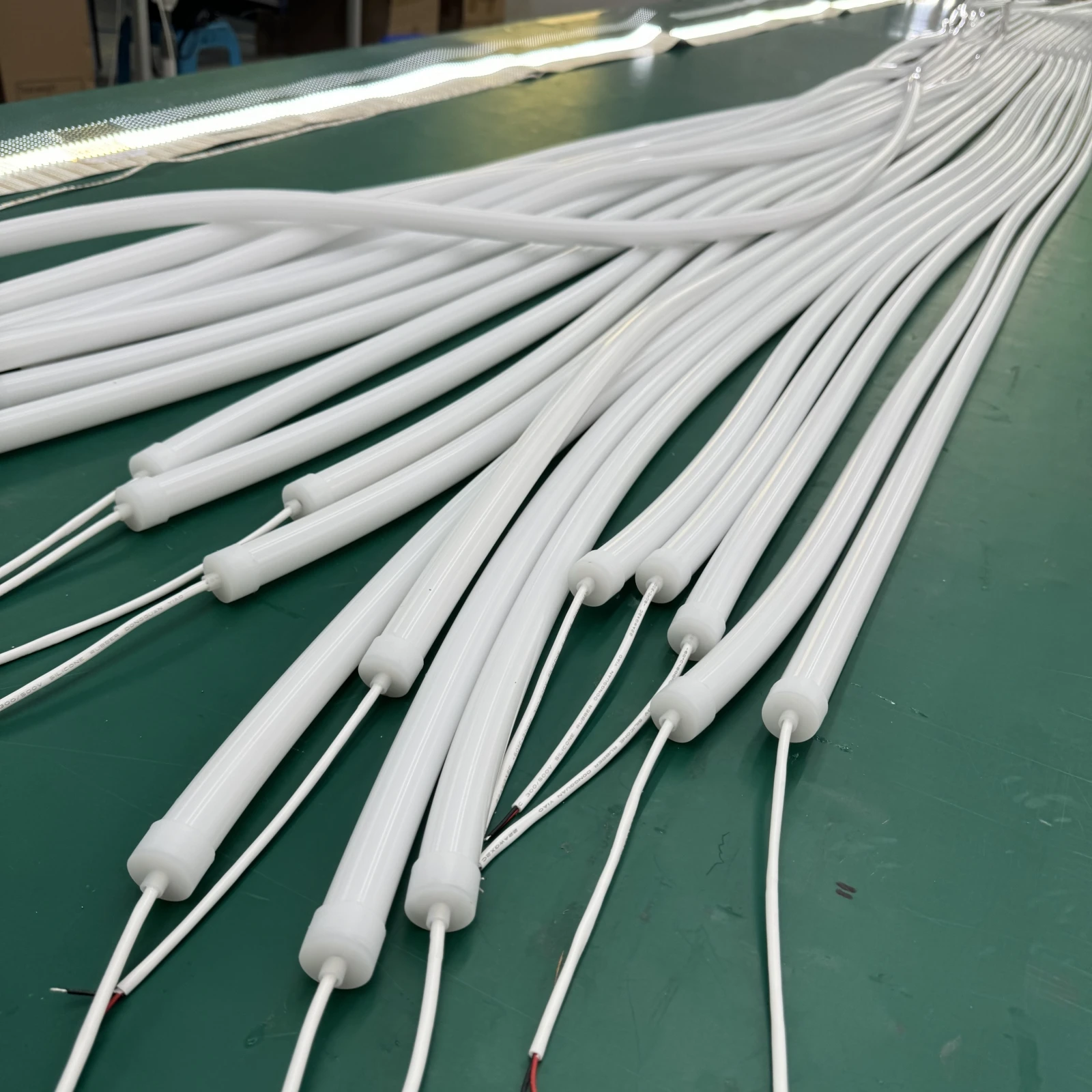 Long Life Permanent 24v White Rgb Color RGB Tubes 25mm Round 360 Degree Flexible Led Strip Neon Rope Light